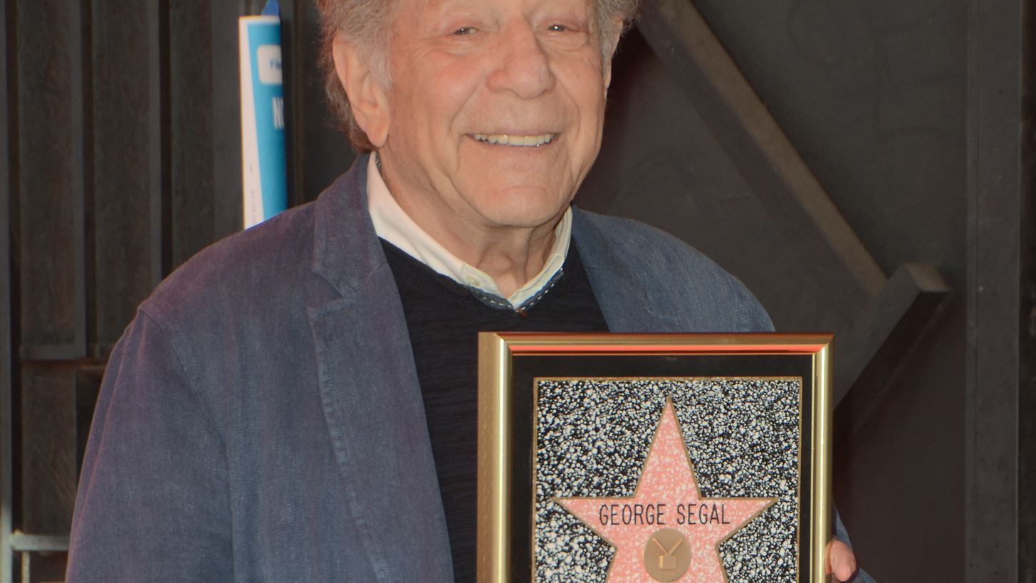George Segal | &#x3A0;&#x3AD;&#x3B8;&#x3B1;&#x3BD;&#x3B5; &#x3BF; &quot;&#x3B8;&#x3C1;&#x3CD;&#x3BB;&#x3BF;&#x3C2;&quot; &#x3C4;&#x3B7;&#x3C2; &#x3BC;&#x3B9;&#x3BA;&#x3C1;&#x3AE;&#x3C2; &#x3BA;&#x3B1;&#x3B9; &#x3C4;&#x3B7;&#x3C2; &#x3BC;&#x3B5;&#x3B3;&#x3AC;&#x3BB;&#x3B7;&#x3C2; &#x3BF;&#x3B8;&#x3CC;&#x3BD;&#x3B7;&#x3C2;