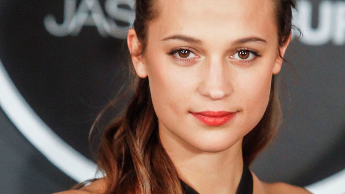 H Alicia Vikander &#x3B5;&#x3AF;&#x3BD;&#x3B1;&#x3B9; &#x3B7; &#x3BD;&#x3AD;&#x3B1; Lara Croft