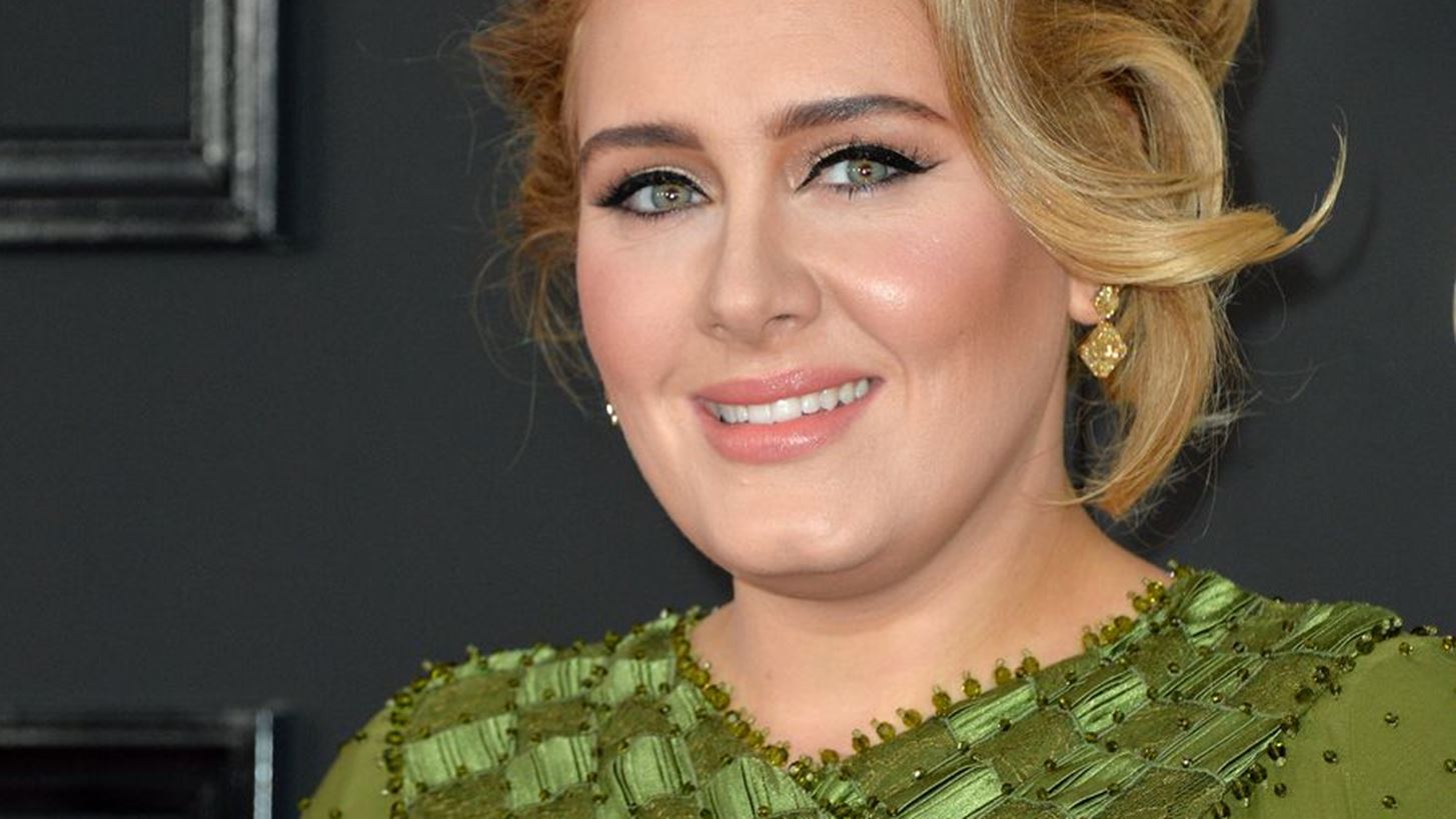 H Adele &#x3AD;&#x3C3;&#x3C0;&#x3B1;&#x3C3;&#x3B5; &#x3C3;&#x3C4;&#x3B1; &#x3B4;&#x3CD;&#x3BF; &#x3C4;&#x3BF; &#x3B2;&#x3C1;&#x3B1;&#x3B2;&#x3B5;&#x3AF;&#x3BF; &#x3C4;&#x3B7;&#x3C2; &#x3C3;&#x3C4;&#x3B1; &#x3C7;&#x3B8;&#x3B5;&#x3C3;&#x3B9;&#x3BD;&#x3AC; &#x3B2;&#x3C1;&#x3B1;&#x3B2;&#x3B5;&#x3AF;&#x3B1; Grammy