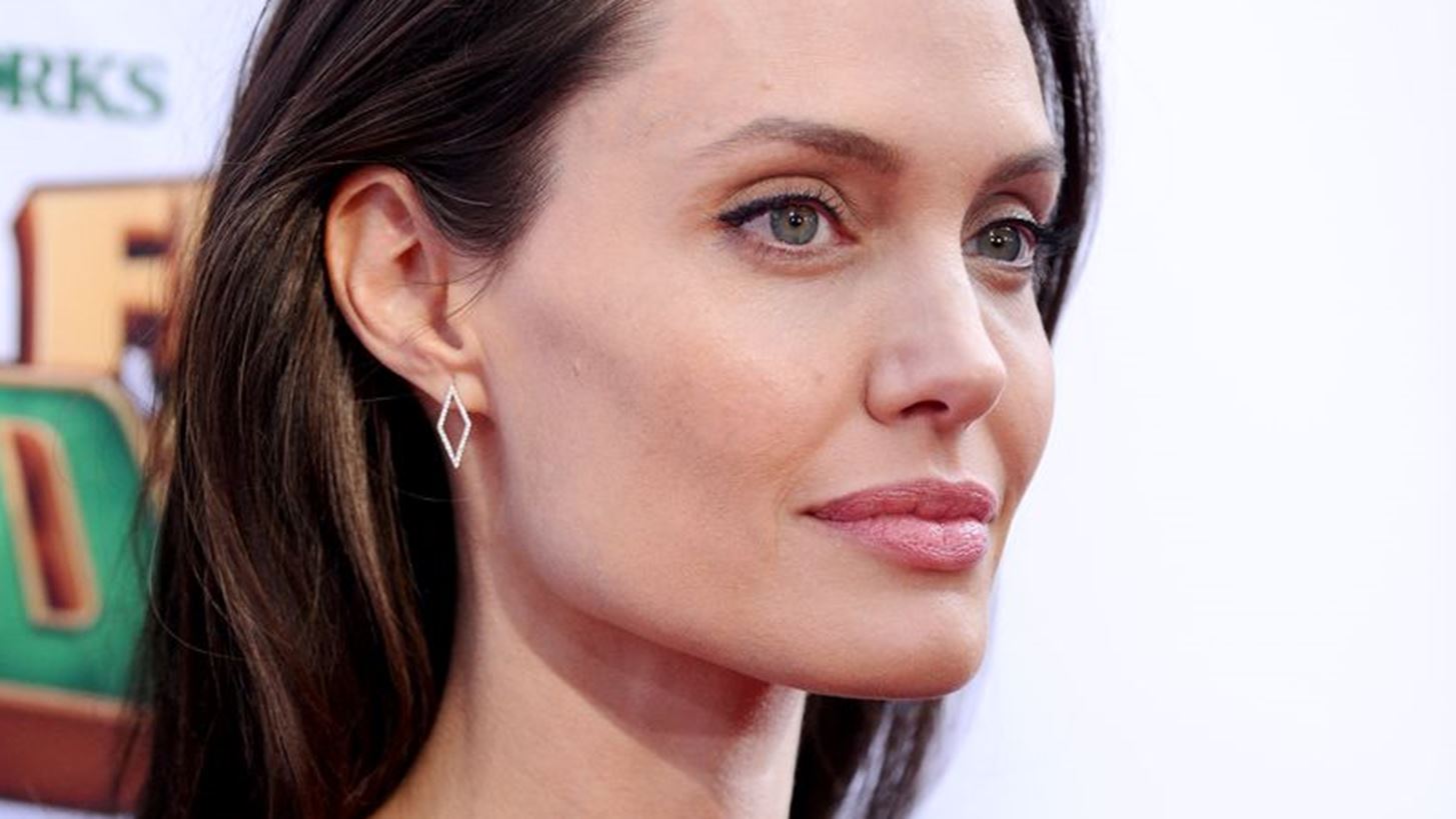 H Angelina Jolie &#x3BC;&#x3B9;&#x3BB;&#x3AC; &#x3B3;&#x3B9;&#x3B1; &#x3C0;&#x3C1;&#x3CE;&#x3C4;&#x3B7; &#x3C6;&#x3BF;&#x3C1;&#x3AC; &#x3B3;&#x3B9;&#x3B1; &#x3C4;&#x3BF; &#x3B4;&#x3B9;&#x3B1;&#x3B6;&#x3CD;&#x3B3;&#x3B9;&#x3CC; &#x3C4;&#x3B7;&#x3C2; &#x3B1;&#x3C0;&#x3CC; &#x3C4;&#x3BF;&#x3BD; Brad Pitt