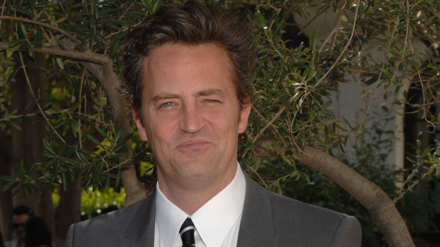Matthew Perry | &#x397; &#x3C4;&#x3C1;&#x3B1;&#x3B3;&#x3B9;&#x3BA;&#x3AE; &#x3B6;&#x3C9;&#x3AE; &#x3C4;&#x3BF;&#x3C5; &#x3C0;&#x3B9;&#x3BF; &#x3B1;&#x3BE;&#x3B9;&#x3B1;&#x3B3;&#x3AC;&#x3C0;&#x3B7;&#x3C4;&#x3BF;&#x3C5; &#x3B1;&#x3C0;&#x3CC; &#x3C4;&#x3B1; &#x3A6;&#x3B9;&#x3BB;&#x3B1;&#x3C1;&#x3AC;&#x3BA;&#x3B9;&#x3B1;