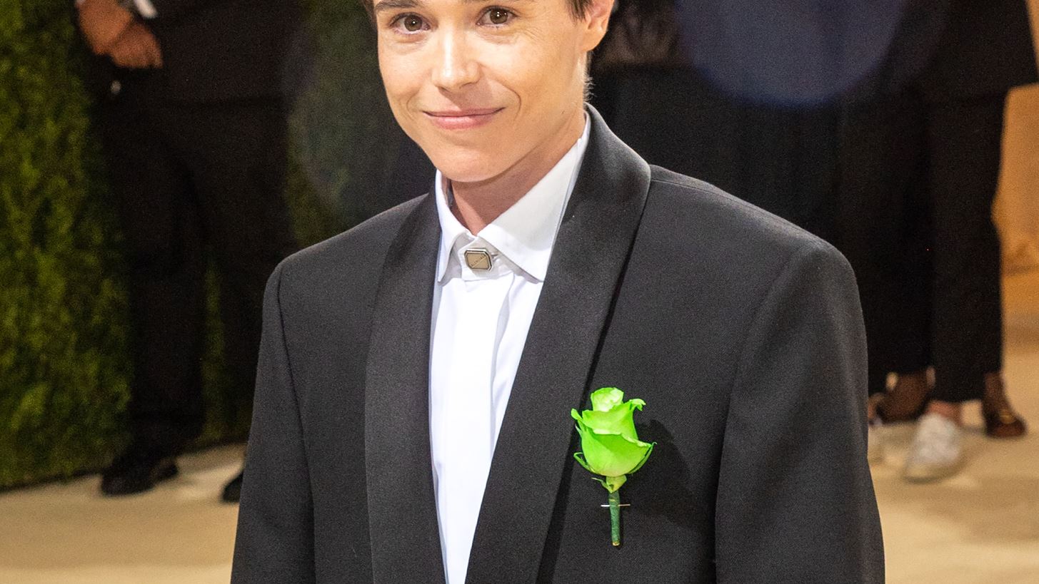 Elliot Page | &#x3A0;&#x3BF;&#x3B6;&#x3AC;&#x3C1;&#x3B5;&#x3B9; topless &#x3BC;&#x3B5;&#x3C4;&#x3AC; &#x3C4;&#x3B7;&#x3BD; &#x3B5;&#x3C0;&#x3AD;&#x3BC;&#x3B2;&#x3B1;&#x3C3;&#x3B7; &#x3B5;&#x3C0;&#x3B1;&#x3BD;&#x3B1;&#x3C0;&#x3C1;&#x3BF;&#x3C3;&#x3B4;&#x3B9;&#x3BF;&#x3C1;&#x3B9;&#x3C3;&#x3BC;&#x3BF;&#x3CD; &#x3C6;&#x3CD;&#x3BB;&#x3BF;&#x3C5;