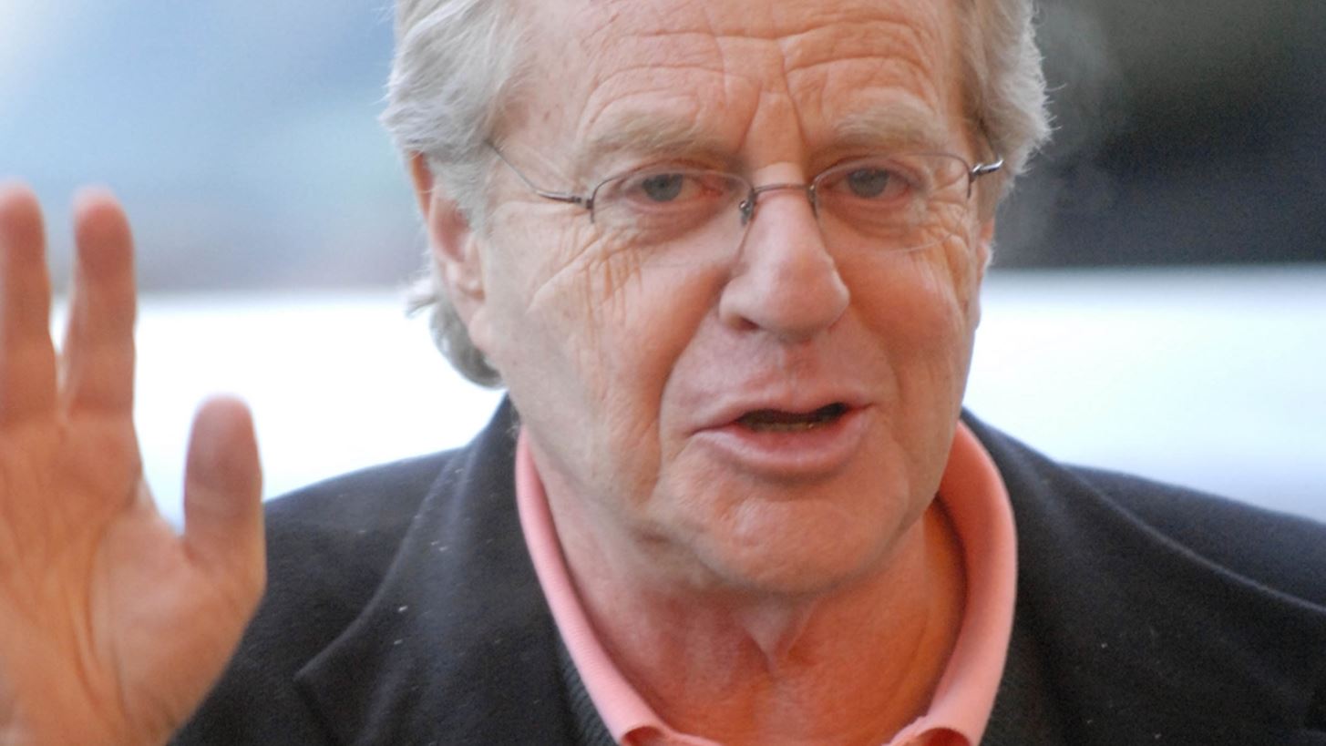 Jerry Springer | &#x3A0;&#x3B1;&#x3C1;&#x3B1;&#x3B4;&#x3AD;&#x3C7;&#x3C4;&#x3B7;&#x3BA;&#x3B5; &#x3CC;&#x3C4;&#x3B9; &quot;&#x3BA;&#x3B1;&#x3C4;&#x3AC;&#x3C3;&#x3C4;&#x3C1;&#x3B5;&#x3C8;&#x3B5; &#x3C4;&#x3B7;&#x3BD; &#x3C4;&#x3B7;&#x3BB;&#x3B5;&#x3BF;&#x3C0;&#x3C4;&#x3B9;&#x3BA;&#x3AE; &#x3BA;&#x3BF;&#x3C5;&#x3BB;&#x3C4;&#x3BF;&#x3CD;&#x3C1;&#x3B1;&quot; &#x3BC;&#x3B5; &#x3C4;&#x3B7; &#x3B4;&#x3B7;&#x3BC;&#x3BF;&#x3C6;&#x3B9;&#x3BB;&#x3AE; &#x3B5;&#x3BA;&#x3C0;&#x3BF;&#x3BC;&#x3C0;&#x3AE; &#x3C4;&#x3BF;&#x3C5;