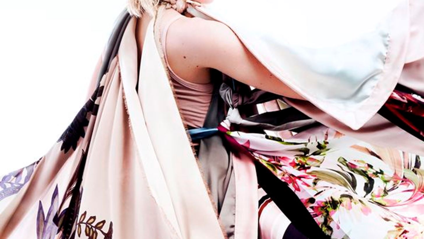 Γνώρισε τις μοναδικές, αέρινες δημιουργίες της Teti Charitou