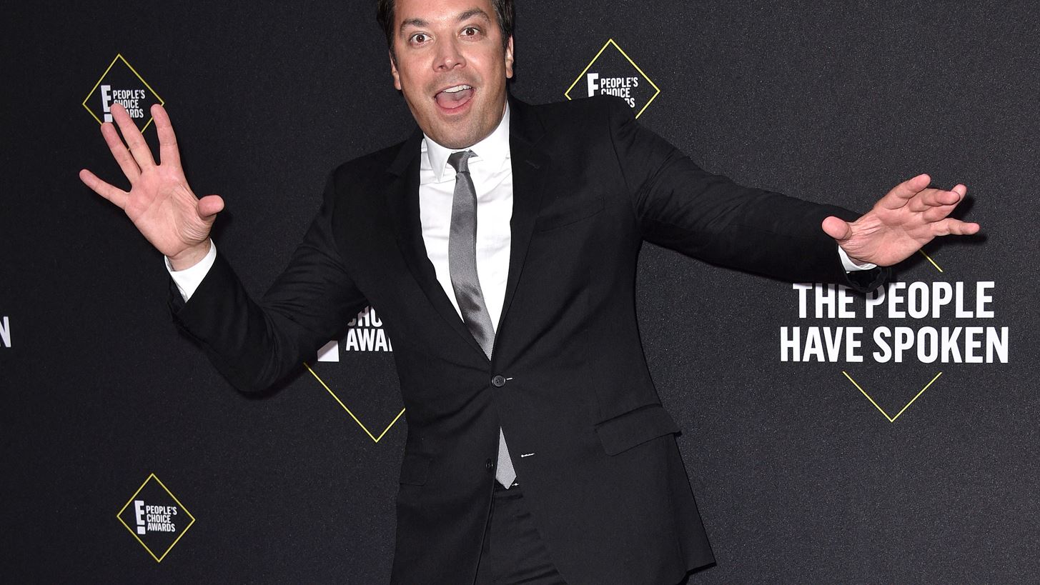 &#x39F; Jimmy Fallon &#x3B3;&#x3B9;&#x3BF;&#x3C1;&#x3C4;&#x3AC;&#x3B6;&#x3B5;&#x3B9; &#x3C4;&#x3B1; &#x3B5;&#x3C0;&#x3C4;&#x3AC; &#x3C7;&#x3C1;&#x3CC;&#x3BD;&#x3B9;&#x3B1; &#x3C4;&#x3BF;&#x3C5; &quot;The Tonight Show&quot;