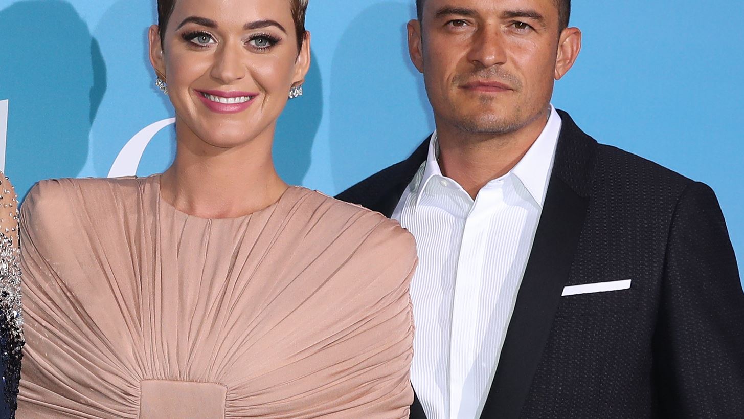 &#x397; Katy Perry &#x3AD;&#x3B4;&#x3C9;&#x3C3;&#x3B5; 50.000 &#x3B4;&#x3BF;&#x3BB;&#x3AC;&#x3C1;&#x3B9;&#x3B1; &#x3B3;&#x3B9;&#x3B1; &#x3BD;&#x3B1; &#x3B2;&#x3B3;&#x3B5;&#x3B9; &#x3C1;&#x3B1;&#x3BD;&#x3C4;&#x3B5;&#x3B2;&#x3BF;&#x3CD; &#x3BC;&#x3B5; &#x3C4;&#x3BF;&#x3BD; Orlando Bloom