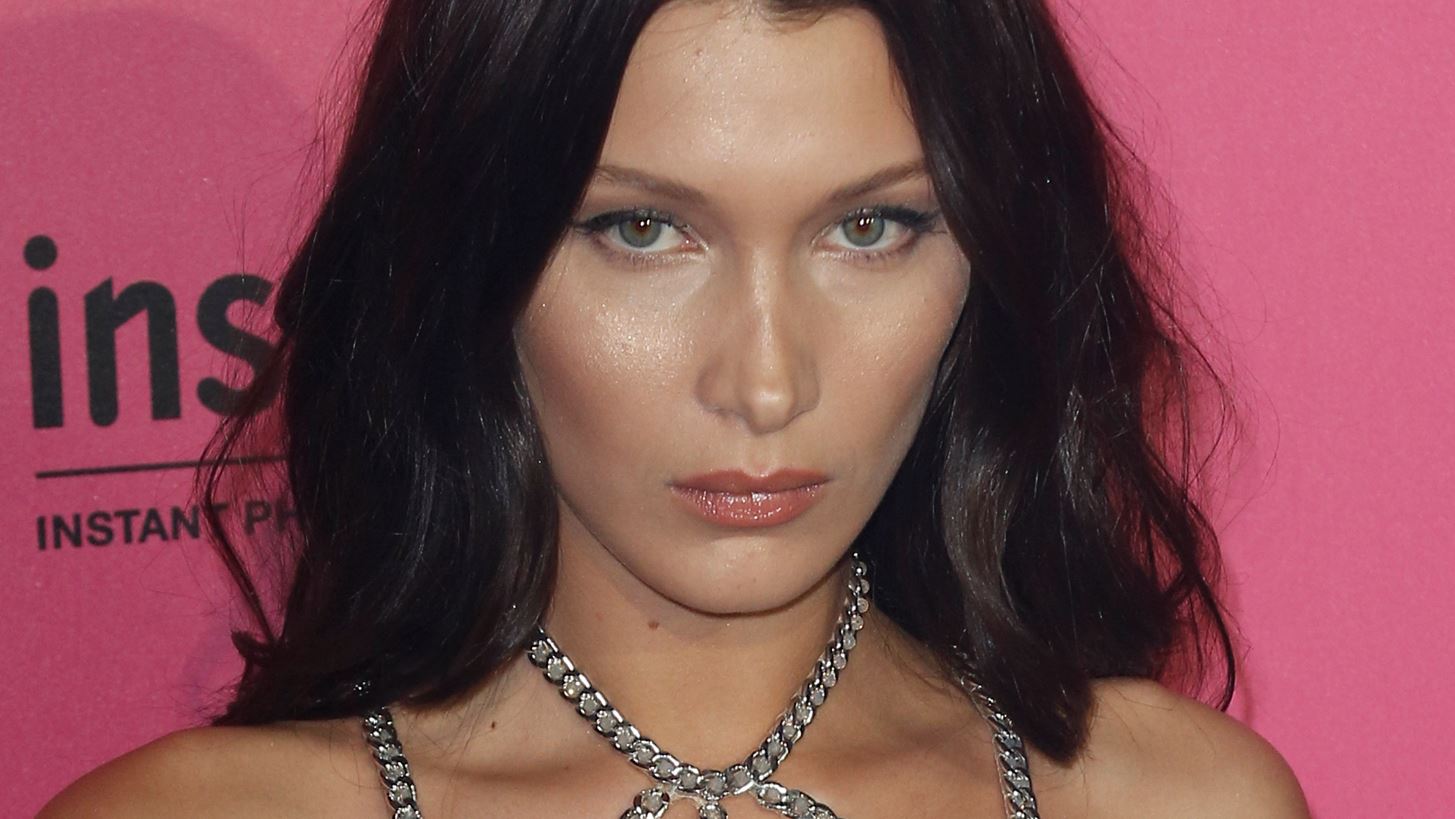 &#x397; Bella Hadid &#x3C3;&#x3C7;&#x3B5;&#x3B4;&#x3B9;&#x3AC;&#x3B6;&#x3B5;&#x3B9; &#x3C4;&#x3B7;&#x3BD; &#x3C0;&#x3C1;&#x3CE;&#x3C4;&#x3B7; &#x3C4;&#x3B7;&#x3C2; &#x3C3;&#x3C5;&#x3BB;&#x3BB;&#x3BF;&#x3B3;&#x3AE; &#x3C1;&#x3BF;&#x3CD;&#x3C7;&#x3C9;&#x3BD;