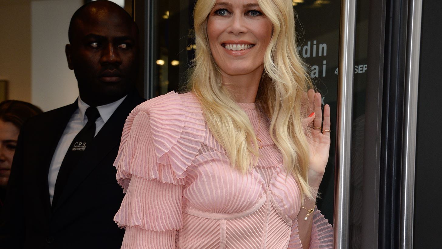 &#x397; Claudia Schiffer &#x3B5;&#x3CD;&#x3C7;&#x3B5;&#x3C4;&#x3B1;&#x3B9; &#x3C3;&#x3C4;&#x3B7;&#x3BD; Christy Turlington &#x3BC;&#x3B5; &#x3BC;&#x3AF;&#x3B1; vintage &#x3C6;&#x3C9;&#x3C4;&#x3BF;&#x3B3;&#x3C1;&#x3B1;&#x3C6;&#x3AF;&#x3B1;