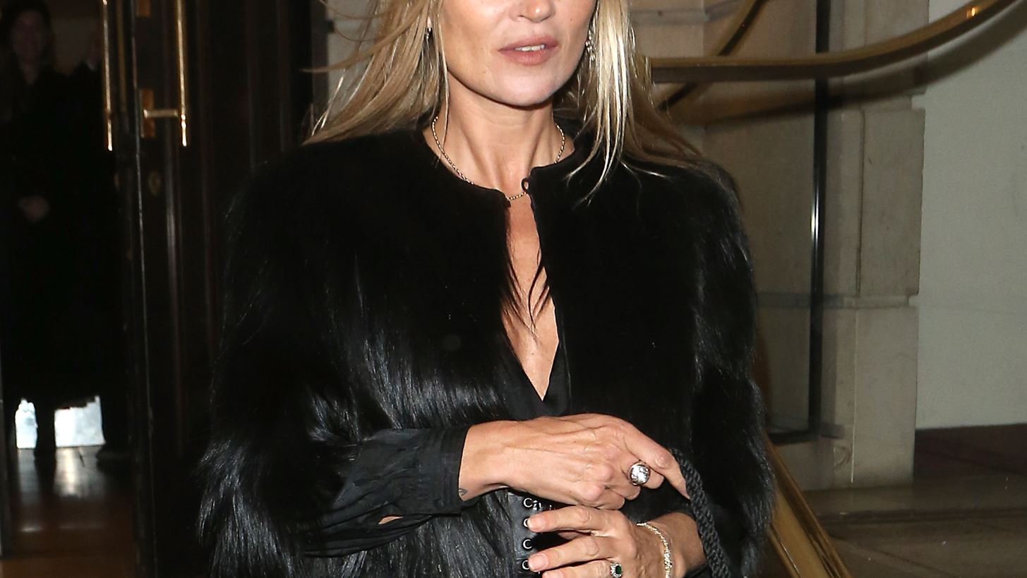 #bestdressed: &#x397; Kate Moss &#x3B1;&#x3C0;&#x3BF;&#x3B3;&#x3B5;&#x3AF;&#x3C9;&#x3C3;&#x3B5; &#x3C4;&#x3BF; total black