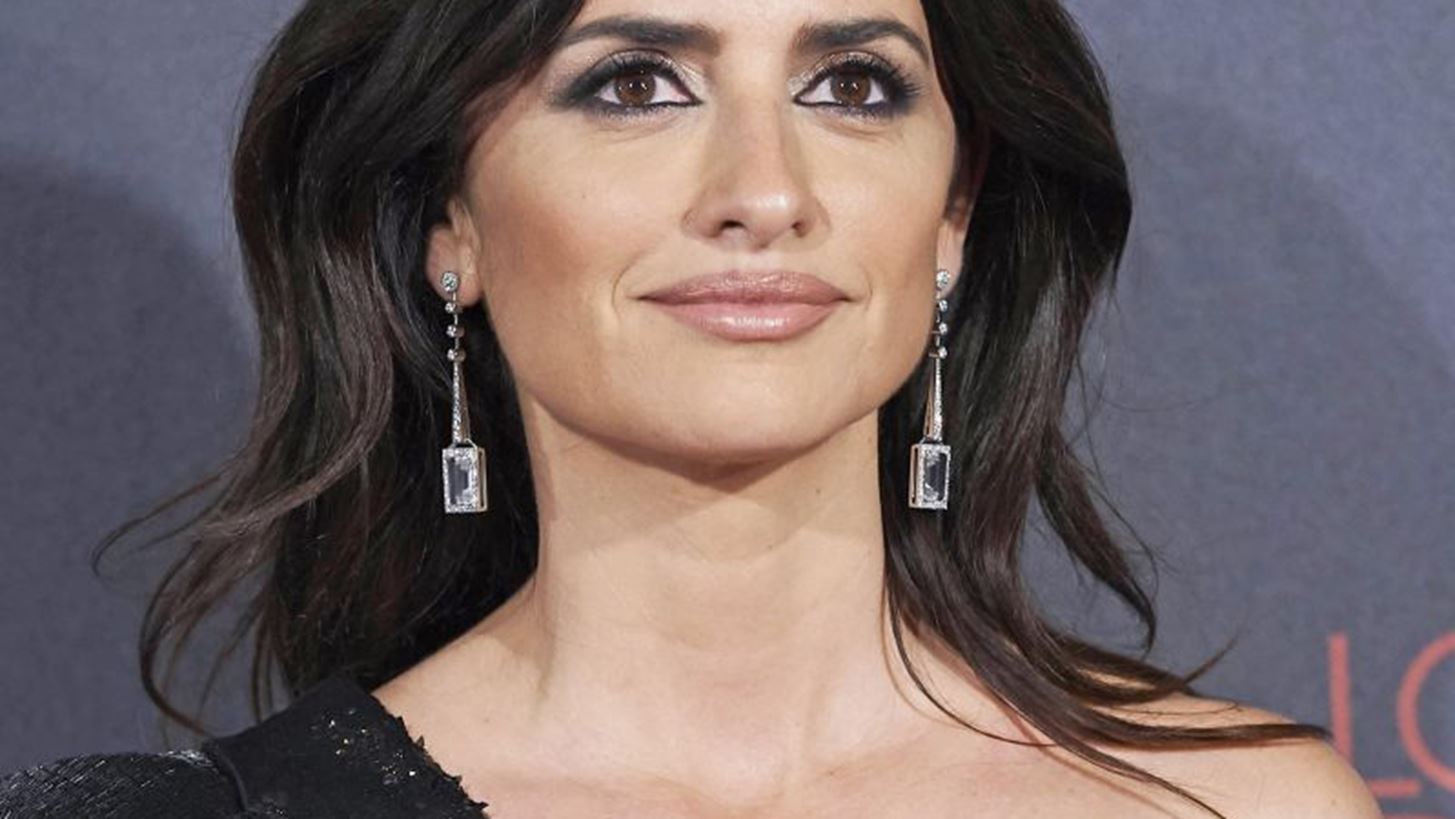 Penelope Cruz | &#x39F;&#x3B9; &#x3C0;&#x3C1;&#x3B1;&#x3B3;&#x3BC;&#x3B1;&#x3C4;&#x3B9;&#x3BA;&#x3AD;&#x3C2; &#x3C0;&#x3C1;&#x3C9;&#x3C4;&#x3B1;&#x3B3;&#x3C9;&#x3BD;&#x3AF;&#x3C3;&#x3C4;&#x3C1;&#x3B9;&#x3B5;&#x3C2; &#x3C4;&#x3C9;&#x3BD; looks &#x3C4;&#x3B7;&#x3C2; &#x3C3;&#x3C4;&#x3B9;&#x3C2; &#x39A;&#x3AC;&#x3BD;&#x3BD;&#x3B5;&#x3C2;
