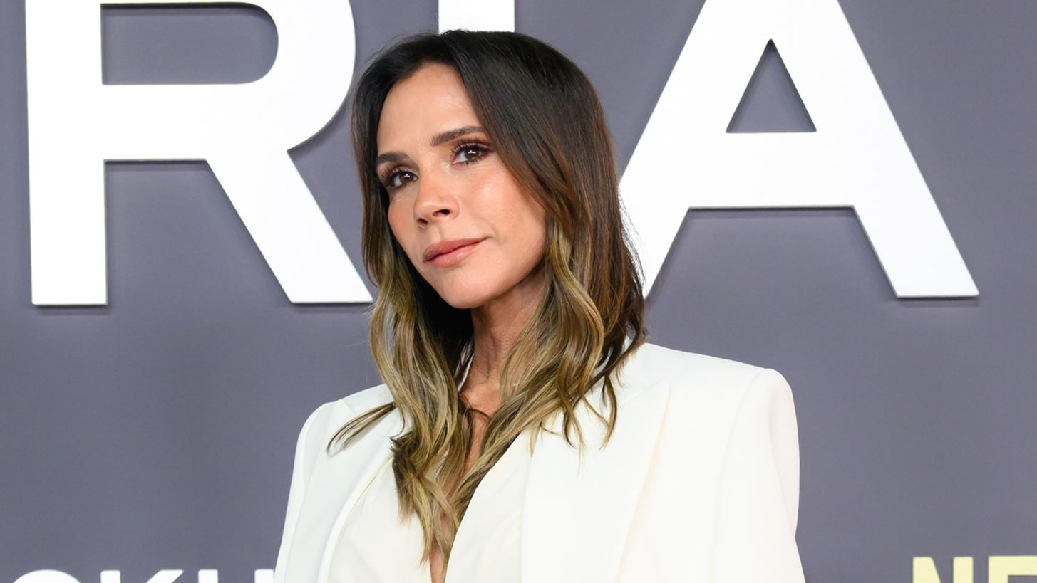 Victoria Beckham | Ποζάρει με την μικρότερη αδερφή της και όλοι μιλούν για την ομοιότητά τους