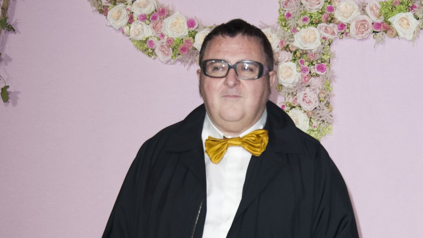 &#x3A0;&#x3AD;&#x3B8;&#x3B1;&#x3BD;&#x3B5; &#x3BF; &#x3C3;&#x3C7;&#x3B5;&#x3B4;&#x3B9;&#x3B1;&#x3C3;&#x3C4;&#x3AE;&#x3C2; Alber Elbaz