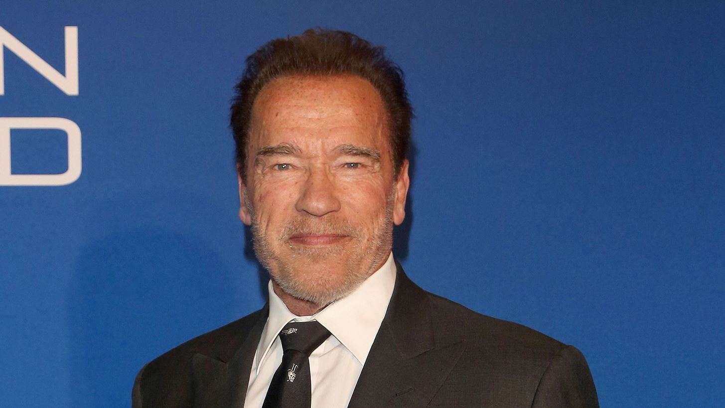 Arnold Schwarzenegger | &#x3A3;&#x3C4;&#x3BF; &#x3BD;&#x3BF;&#x3C3;&#x3BF;&#x3BA;&#x3BF;&#x3BC;&#x3B5;&#x3AF;&#x3BF; &#x3AD;&#x3C3;&#x3C4;&#x3B5;&#x3B9;&#x3BB;&#x3B5; &#x3BF;&#x3B4;&#x3B7;&#x3B3;&#x3CC; &#x3C0;&#x3BF;&#x3B4;&#x3B7;&#x3BB;&#x3AC;&#x3C4;&#x3BF;&#x3C5; &#x3B1;&#x3C6;&#x3BF;&#x3CD; &#x3C4;&#x3B7; &#x3C7;&#x3C4;&#x3CD;&#x3C0;&#x3B7;&#x3C3;&#x3B5; &#x3BC;&#x3B5; &#x3C4;&#x3BF; &#x3B1;&#x3C5;&#x3C4;&#x3BF;&#x3BA;&#x3AF;&#x3BD;&#x3B7;&#x3C4;&#x3CC; &#x3C4;&#x3BF;&#x3C5;
