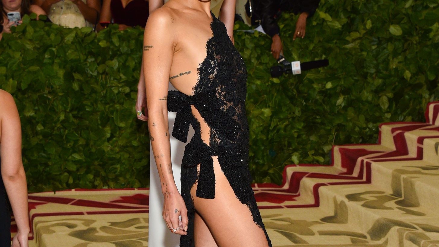 H Zo&#xEB; Kravitz &#x3C0;&#x3C1;&#x3C9;&#x3C4;&#x3B1;&#x3B3;&#x3C9;&#x3BD;&#x3B9;&#x3C3;&#x3C4;&#x3B5;&#x3AF; &#x3C3;&#x3C4;&#x3B7; &#x3BD;&#x3AD;&#x3B1; &#x3BA;&#x3B1;&#x3BC;&#x3C0;&#x3AC;&#x3BD;&#x3B9;&#x3B1; &#x3C4;&#x3BF;&#x3C5; &#x3BF;&#x3AF;&#x3BA;&#x3BF;&#x3C5; YSL