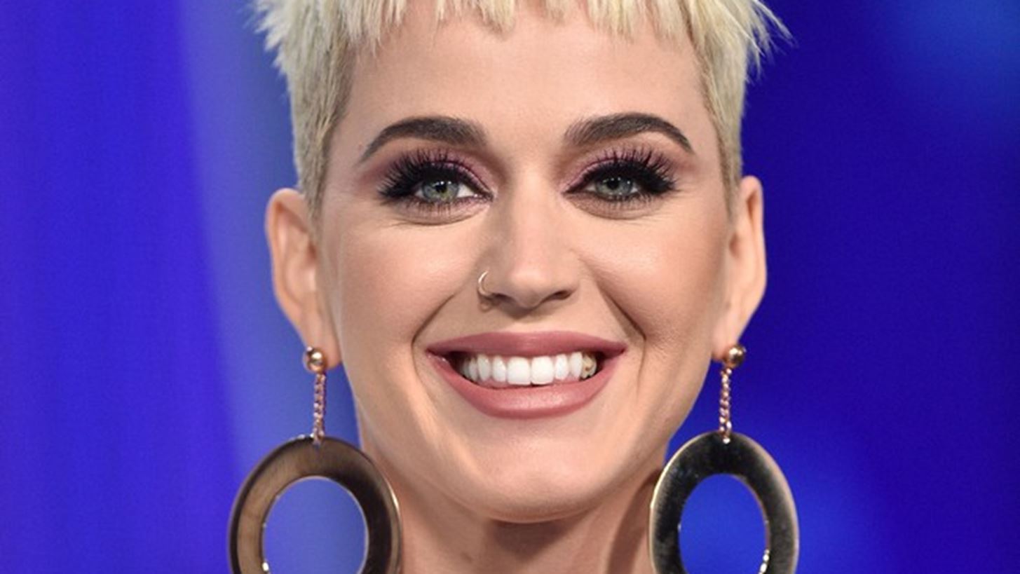 &#x397; Katy Perry &#x3B6;&#x3AE;&#x3C4;&#x3B7;&#x3C3;&#x3B5; &#x3B1;&#x3C0;&#x3CC; &#x3C4;&#x3B7;&#x3BD; Jennifer Aniston &#x3BD;&#x3B1; &#x3B3;&#x3AF;&#x3BD;&#x3B5;&#x3B9; &#x3BD;&#x3BF;&#x3BD;&#x3AC; &#x3C4;&#x3B7;&#x3C2; &#x3BA;&#x3CC;&#x3C1;&#x3B7;&#x3C2; &#x3C4;&#x3B7;&#x3C2;