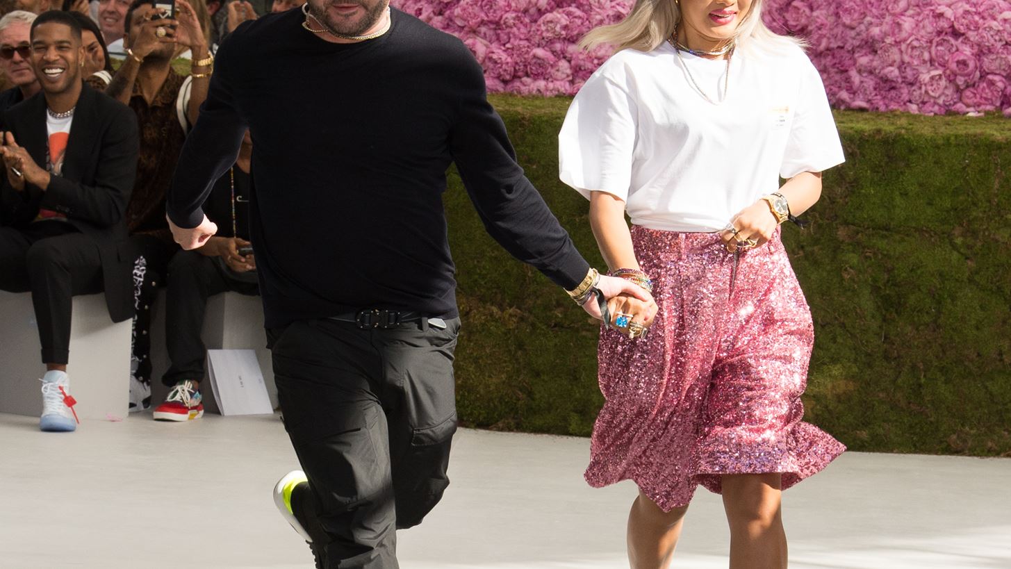 &#x39F; &#x3BF;&#x3AF;&#x3BA;&#x3BF;&#x3C2; Dior &#x3B1;&#x3BD;&#x3B1;&#x3BA;&#x3BF;&#x3AF;&#x3BD;&#x3C9;&#x3C3;&#x3B5; &#x3AD;&#x3BD;&#x3B1; fashion show &#x3C3;&#x3C4;&#x3BF; &#x3A4;&#x3CC;&#x3BA;&#x3B9;&#x3BF; &#x3B3;&#x3B9;&#x3B1; &#x3C4;&#x3B7;&#x3BD; &#x3C0;&#x3B1;&#x3C1;&#x3BF;&#x3C5;&#x3C3;&#x3AF;&#x3B1;&#x3C3;&#x3B7; &#x3C4;&#x3B7;&#x3C2; pre-fall collection &#x3C4;&#x3BF;&#x3C5; Kim Jones