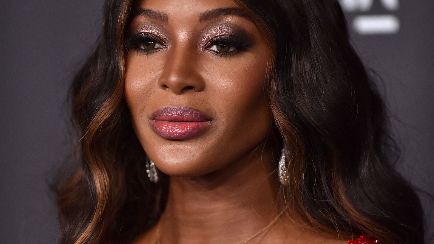&#x397; Naomi Campbell &#x3B4;&#x3C9;&#x3C1;&#x3AF;&#x3B6;&#x3B5;&#x3B9; &#x3B3;&#x3B5;&#x3CD;&#x3BC;&#x3B1;&#x3C4;&#x3B1; &#x3C3;&#x3B5; &#x3BD;&#x3BF;&#x3C3;&#x3BF;&#x3BA;&#x3BF;&#x3BC;&#x3B5;&#x3AF;&#x3B1;