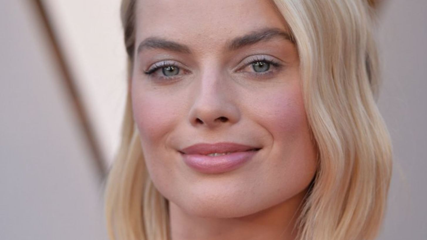 Margot Robbie: &#x395;&#x3C4;&#x3BF;&#x3B9;&#x3BC;&#x3AC;&#x3B6;&#x3B5;&#x3B9; &#x3C4;&#x3B7;&#x3BB;&#x3B5;&#x3BF;&#x3C0;&#x3C4;&#x3B9;&#x3BA;&#x3AE; &#x3C3;&#x3B5;&#x3B9;&#x3C1;&#x3AC; &#x3B2;&#x3B1;&#x3C3;&#x3B9;&#x3C3;&#x3BC;&#x3AD;&#x3BD;&#x3B7; &#x3C3;&#x3C4;&#x3B1; &#x3AD;&#x3C1;&#x3B3;&#x3B1; &#x3C4;&#x3BF;&#x3C5; Shakespeare