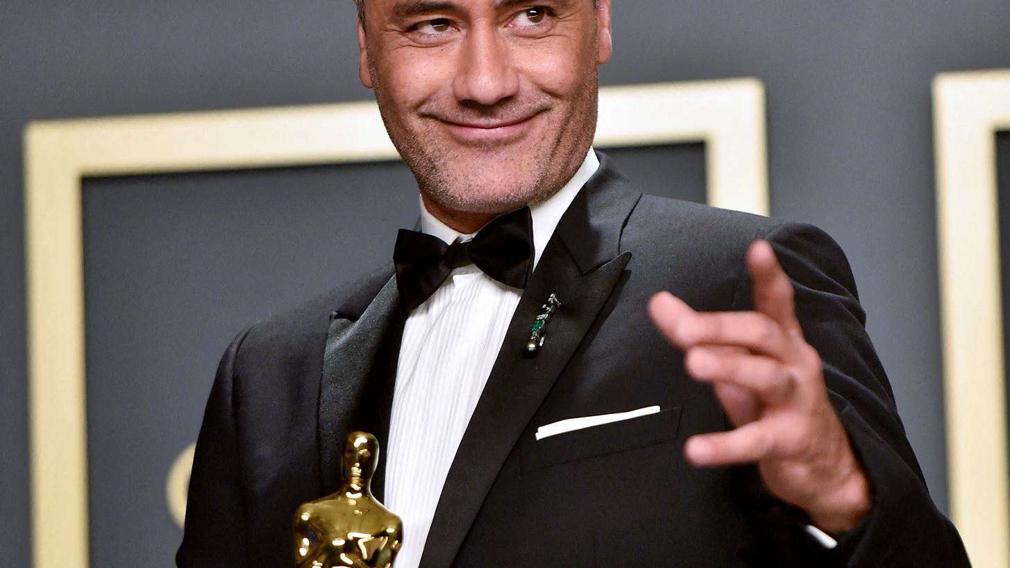 &#x39F; Taika Waititi &#x3C6;&#x3B1;&#x3BD;&#x3C4;&#x3AC;&#x3B6;&#x3B5;&#x3C4;&#x3B1;&#x3B9; &#x3C4;&#x3BF;&#x3BD; &#x3A4;&#x3C3;&#x3AC;&#x3C1;&#x3BB;&#x3B9; &#x3BA;&#x3B1;&#x3B9; &#x3C4;&#x3BF; &#x395;&#x3C1;&#x3B3;&#x3BF;&#x3C3;&#x3C4;&#x3AC;&#x3C3;&#x3B9;&#x3BF; &#x3A3;&#x3BF;&#x3BA;&#x3BF;&#x3BB;&#x3AC;&#x3C4;&#x3B1;&#x3C2; &#x3C3;&#x3C4;&#x3BF; Netflix