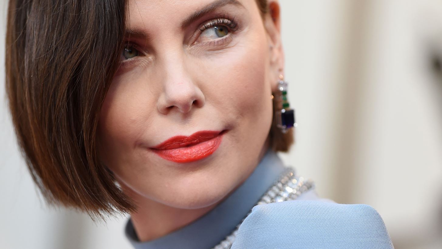 &#x397; Charlize Theron &#x3B5;&#x3AF;&#x3BD;&#x3B1;&#x3B9; cool &#x3BA;&#x3B1;&#x3B9; &#x3B1;&#x3C5;&#x3C4;&#x3AE; &#x3B7; &#x3C6;&#x3C9;&#x3C4;&#x3BF;&#x3B3;&#x3C1;&#x3B1;&#x3C6;&#x3AF;&#x3B1; &#x3C4;&#x3BF; &#x3B1;&#x3C0;&#x3BF;&#x3B4;&#x3B5;&#x3B9;&#x3BA;&#x3BD;&#x3CD;&#x3B5;&#x3B9;