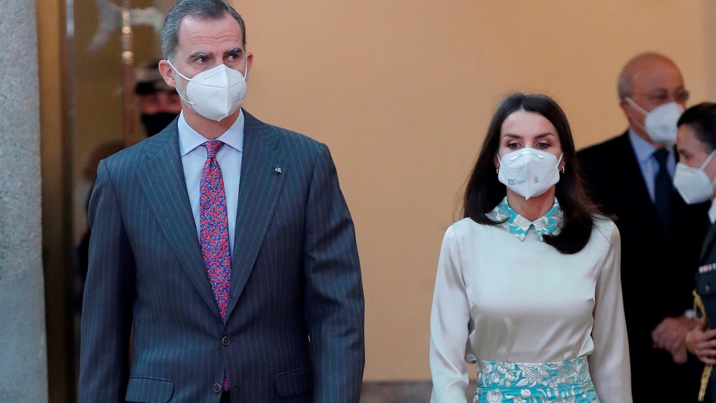 &#x397; &#x3B2;&#x3B1;&#x3C3;&#x3AF;&#x3BB;&#x3B9;&#x3C3;&#x3C3;&#x3B1; Letizia &#x3C6;&#x3BF;&#x3C1;&#x3AC;&#x3B5;&#x3B9; &#x3BE;&#x3B1;&#x3BD;&#x3AC; &#x3AD;&#x3BD;&#x3B1; &#x3B1;&#x3C0;&#x3CC; &#x3C4;&#x3B1; &#x3C0;&#x3B9;&#x3BF; &#x3BA;&#x3BF;&#x3BC;&#x3C8;&#x3AC; &#x3C4;&#x3B7;&#x3C2; &#x3C3;&#x3CD;&#x3BD;&#x3BF;&#x3BB;&#x3B1;