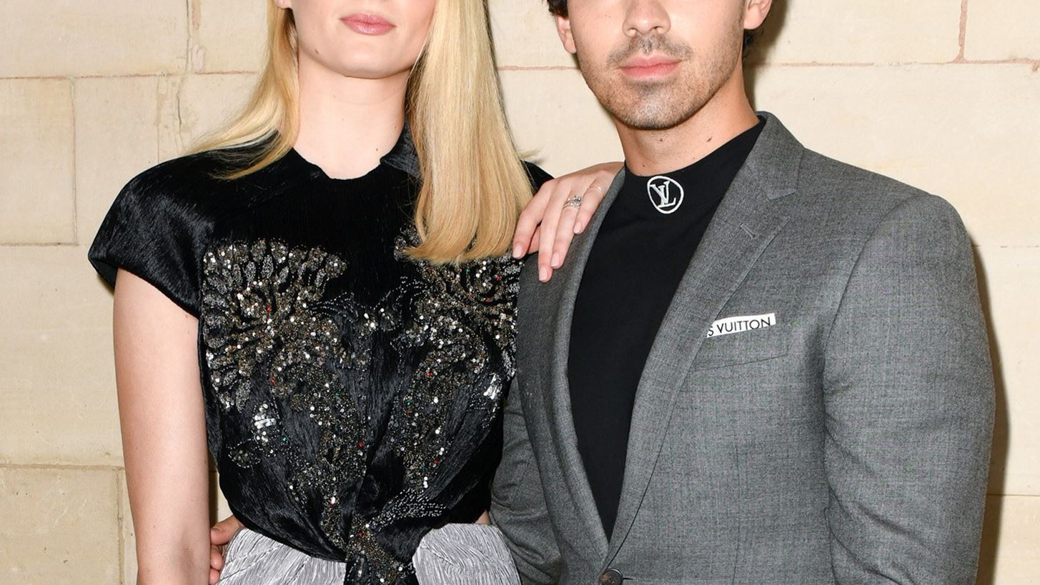 Sophie Turner &amp; Joe Jonas: &#x393;&#x3B9;&#x3B1; honeymoon &#x3C3;&#x3C4;&#x3B9;&#x3C2; &#x39C;&#x3B1;&#x3BB;&#x3B4;&#x3AF;&#x3B2;&#x3B5;&#x3C2;