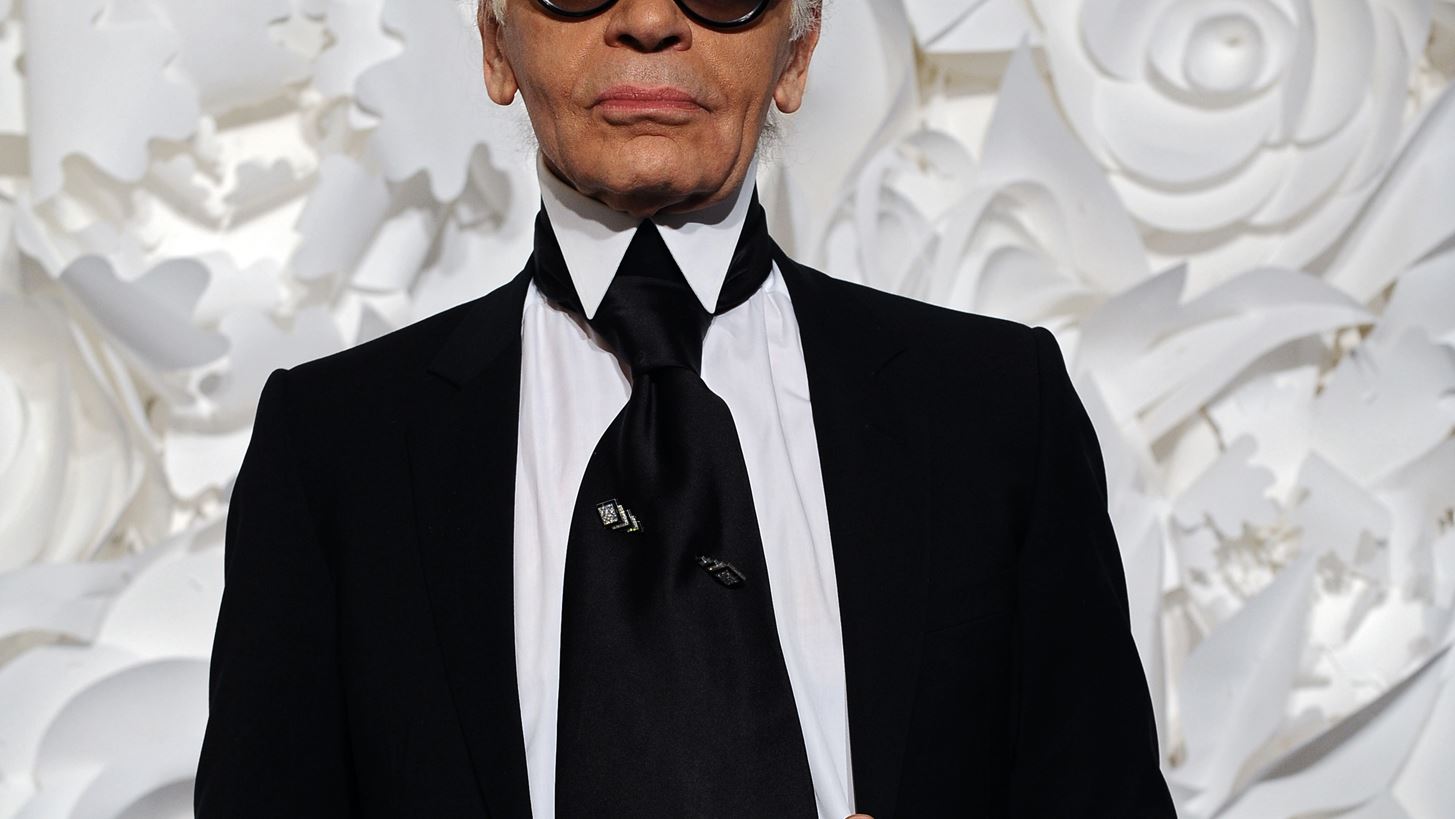 Chanel | &#x3A4;&#x3BF; postcard &#x3C4;&#x3BF;&#x3C5; &#x39A;arl Lagerfeld &#x3B3;&#x3B9;&#x3B1; &#x3C4;&#x3BF; &#x3C3;&#x3B7;&#x3BC;&#x3B5;&#x3C1;&#x3B9;&#x3BD;&#x3CC; show &#x3C0;&#x3BF;&#x3C5; &#x3B1;&#x3BE;&#x3AF;&#x3B6;&#x3B5;&#x3B9; &#x3BD;&#x3B1; &#x3B4;&#x3B5;&#x3B9;&#x3C2;