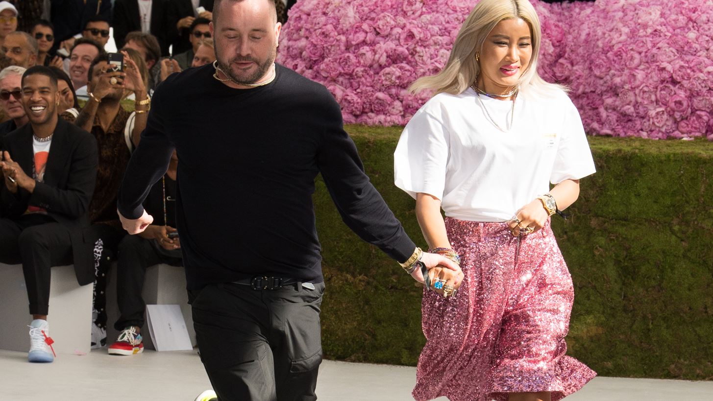 Kim Jones | &#x398;&#x3B1; &#x3BA;&#x3AC;&#x3BD;&#x3B5;&#x3B9; &#x3BD;&#x3C4;&#x3B5;&#x3BC;&#x3C0;&#x3BF;&#x3CD;&#x3C4;&#x3BF; &#x3C3;&#x3C4;&#x3BF;&#x3BD; Fendi &#x3BC;&#x27; &#x3AD;&#x3BD;&#x3B1; show &#x3C3;&#x3C4;&#x3BF; &#x3A0;&#x3B1;&#x3C1;&#x3AF;&#x3C3;&#x3B9;