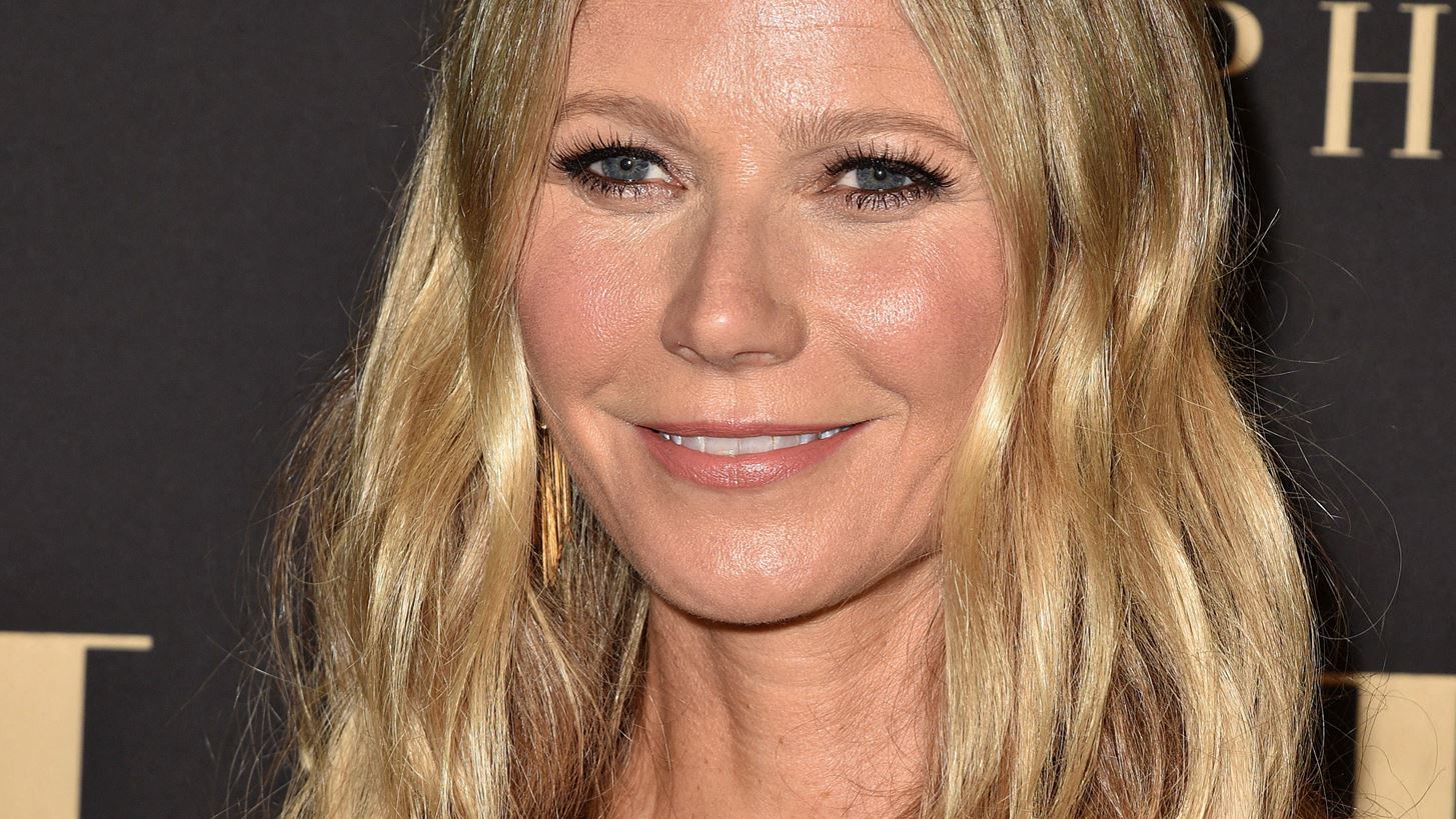Gwyneth Paltrow | To &#x3C6;&#x3CC;&#x3C1;&#x3B5;&#x3BC;&#x3B1; &#x3C0;&#x3BF;&#x3C5; &#x3BA;&#x3C1;&#x3AC;&#x3C4;&#x3B7;&#x3C3;&#x3B5; &#x3B1;&#x3C0;&#x3CC; &#x3C4;&#x3B7;&#x3BD; &#x3B5;&#x3C0;&#x3BF;&#x3C7;&#x3AE; &#x3C0;&#x3BF;&#x3C5; &#x3B5;&#x3AF;&#x3C7;&#x3B5; &#x3C3;&#x3C7;&#x3AD;&#x3C3;&#x3B7; &#x3BC;&#x3B5; &#x3C4;&#x3BF;&#x3BD; Brad Pitt