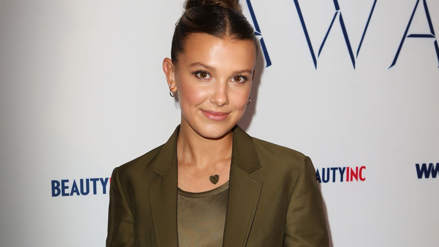 Millie Bobby Brown | &#x3A4;&#x3BF; cool &#x27;90s &#x3C7;&#x3C4;&#x3AD;&#x3BD;&#x3B9;&#x3C3;&#x3BC;&#x3B1; &#x3C0;&#x3BF;&#x3C5; &#x3B1;&#x3BE;&#x3AF;&#x3B6;&#x3B5;&#x3B9; &#x3BD;&#x3B1; &#x3B1;&#x3BD;&#x3C4;&#x3B9;&#x3B3;&#x3C1;&#x3AC;&#x3C8;&#x3B5;&#x3B9;&#x3C2;