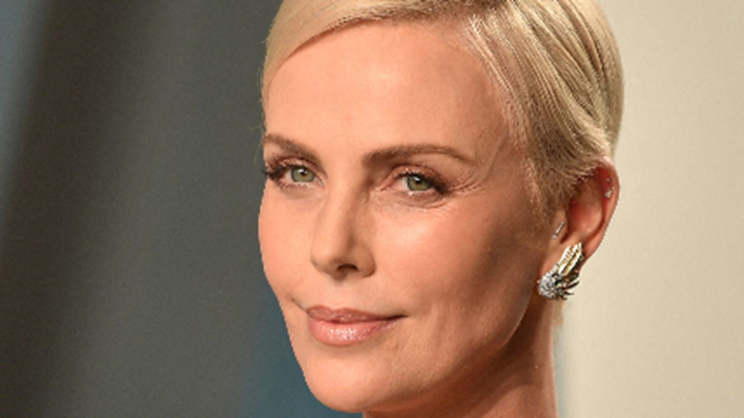 Charlize Theron: &quot;&#x39D;&#x3B9;&#x3CE;&#x3B8;&#x3C9; &#x3B5;&#x3BA;&#x3C4;&#x3CC;&#x3C2; &#x3C0;&#x3B1;&#x3B9;&#x3C7;&#x3BD;&#x3B9;&#x3B4;&#x3B9;&#x3BF;&#x3CD;&quot;