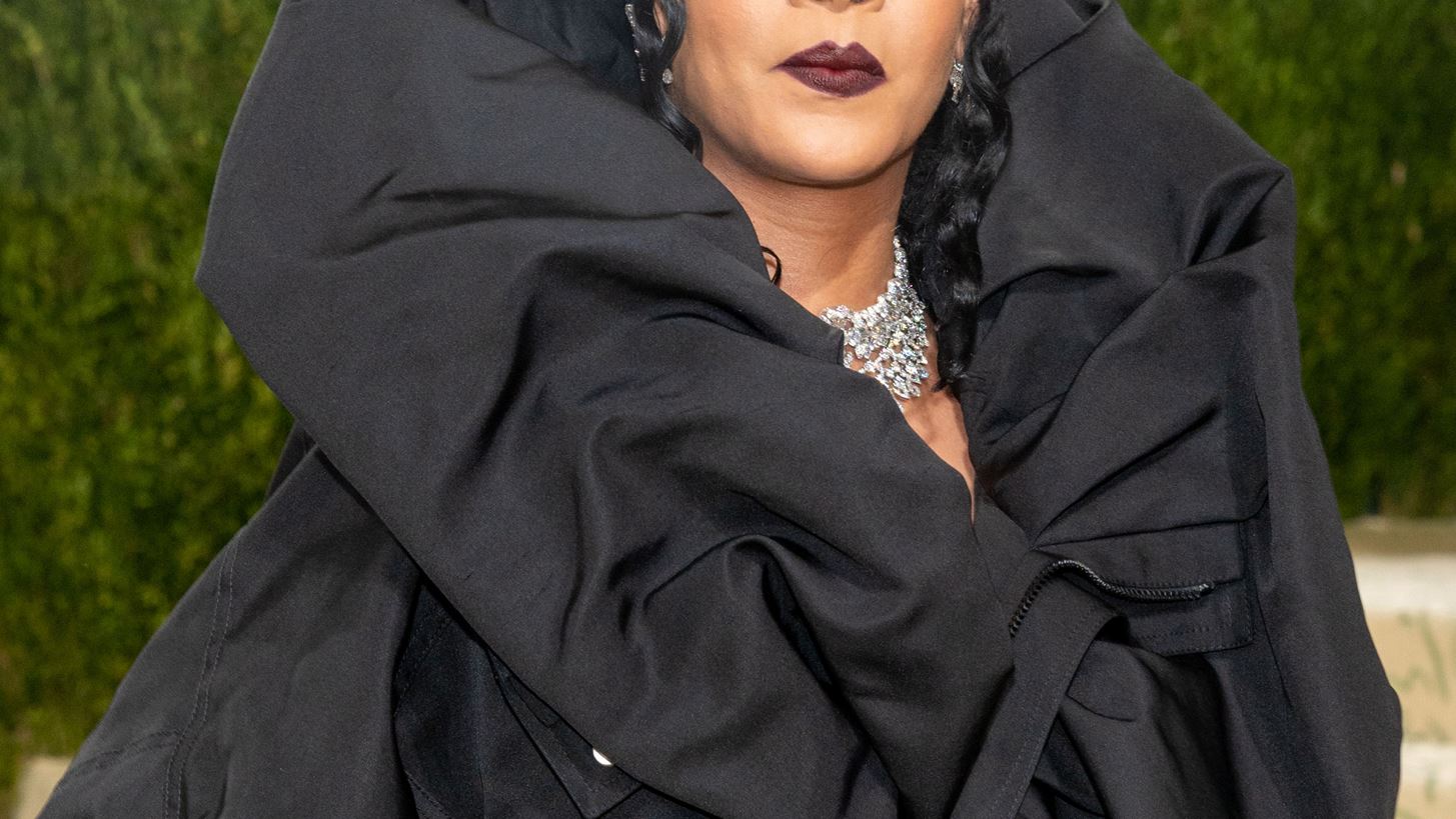 Rihanna | &#x397; &#x3B5;&#x3BC;&#x3C6;&#x3AC;&#x3BD;&#x3B9;&#x3C3;&#x3B7; &#x3C3;&#x3C4;&#x3BF; after party &#x3C4;&#x3BF;&#x3C5; Met Gala &#x3BC;&#x3B5; &#x3BA;&#x3BF;&#x3C3;&#x3BC;&#x3AE;&#x3BC;&#x3B1;&#x3C4;&#x3B1; &#x388;&#x3BB;&#x3BB;&#x3B7;&#x3BD;&#x3B1; &#x3C3;&#x3C7;&#x3B5;&#x3B4;&#x3B9;&#x3B1;&#x3C3;&#x3C4;&#x3AE;