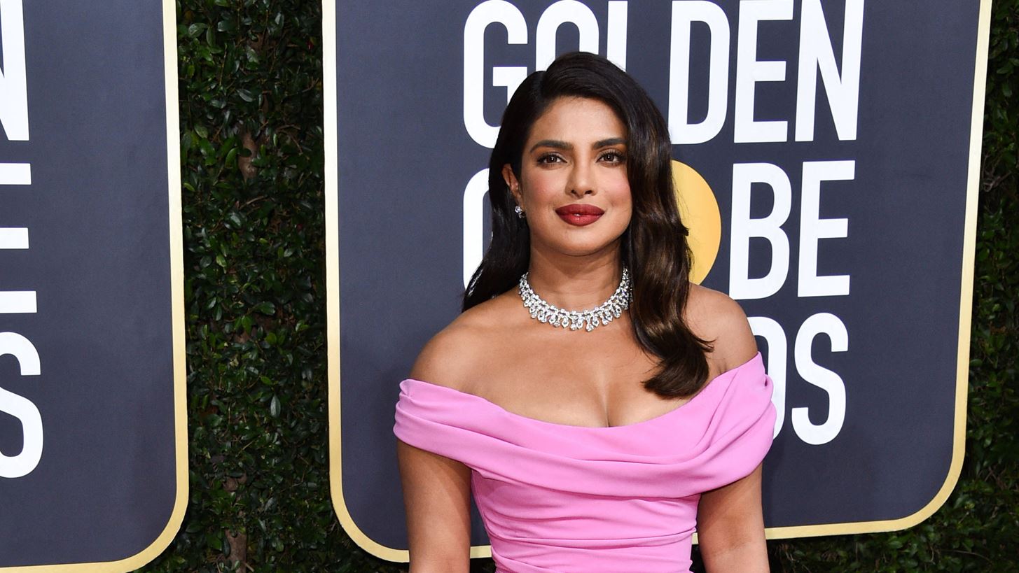 Priyanka Chopra | &#x397; &#x3B1;&#x3C0;&#x3BF;&#x3C4;&#x3C5;&#x3C7;&#x3B7;&#x3BC;&#x3AD;&#x3BD;&#x3B7; &#x3C0;&#x3BB;&#x3B1;&#x3C3;&#x3C4;&#x3B9;&#x3BA;&#x3AE; &#x3C3;&#x3C4;&#x3B7; &#x3BC;&#x3CD;&#x3C4;&#x3B7; &#x3C0;&#x3BF;&#x3C5; &#x3C4;&#x3B7; &#x3B2;&#x3CD;&#x3B8;&#x3B9;&#x3C3;&#x3B5; &#x3C3;&#x3B5; &#x3BA;&#x3B1;&#x3C4;&#x3AC;&#x3B8;&#x3BB;&#x3B9;&#x3C8;&#x3B7;