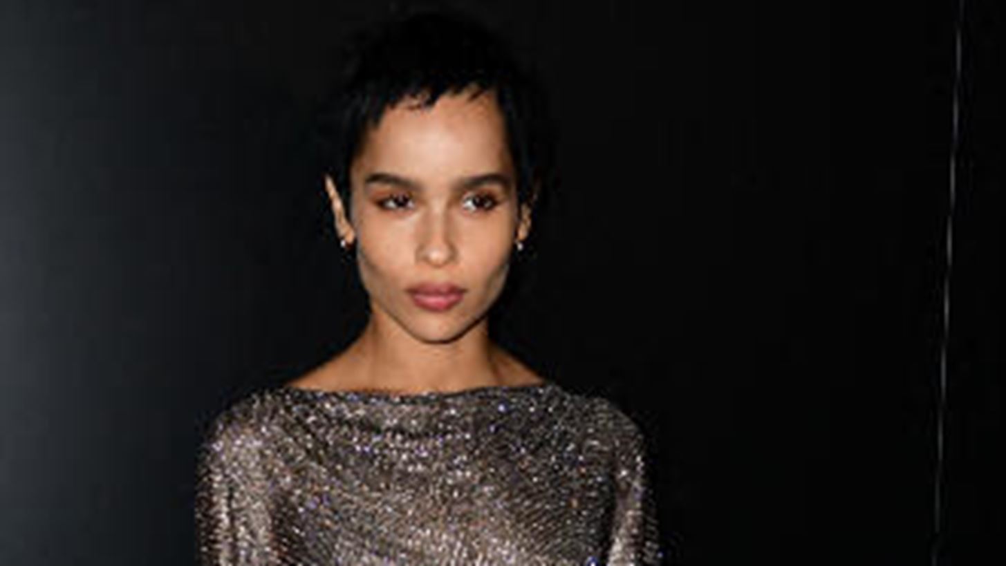 &quot;Pussy Island&quot; | &#x397; Zoe Kravitz &#x3BA;&#x3AC;&#x3BD;&#x3B5;&#x3B9; &#x3C4;&#x3BF; &#x3BD;&#x3C4;&#x3B5;&#x3BC;&#x3C0;&#x3BF;&#x3CD;&#x3C4;&#x3BF; &#x3C4;&#x3B7;&#x3C2; &#x3C3;&#x3C4;&#x3B7; &#x3C3;&#x3BA;&#x3B7;&#x3BD;&#x3BF;&#x3B8;&#x3B5;&#x3C3;&#x3AF;&#x3B1;