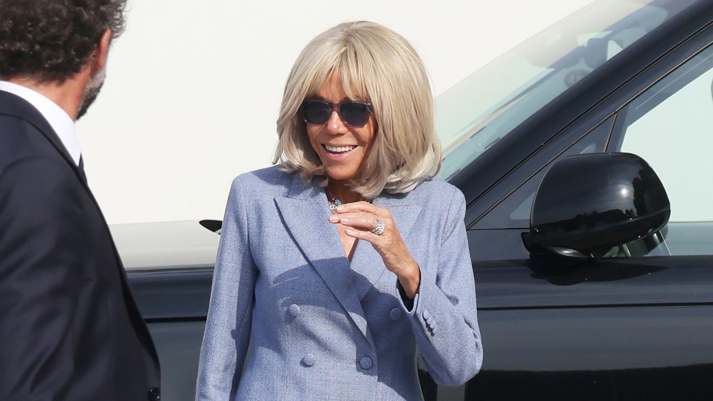 Brigitte Macron - Carla Bruni | &#x397; &#x3C3;&#x3C5;&#x3BD;&#x3AC;&#x3BD;&#x3C4;&#x3B7;&#x3C3;&#x3B7; &#x3C4;&#x3B7;&#x3C2; &#x3BD;&#x3C5;&#x3BD; &#x3BA;&#x3B1;&#x3B9; &#x3C0;&#x3C1;&#x3CE;&#x3B7;&#x3BD; &#x3A0;&#x3C1;&#x3CE;&#x3C4;&#x3B7;&#x3C2; &#x39A;&#x3C5;&#x3C1;&#x3AF;&#x3B1;&#x3C2; &#x3C4;&#x3B7;&#x3C2; &#x393;&#x3B1;&#x3BB;&#x3BB;&#x3AF;&#x3B1;&#x3C2; &#x3C3;&#x3C4;&#x3BF; show &#x3C4;&#x3BF;&#x3C5; &#x3BF;&#x3AF;&#x3BA;&#x3BF;&#x3C5; Dior