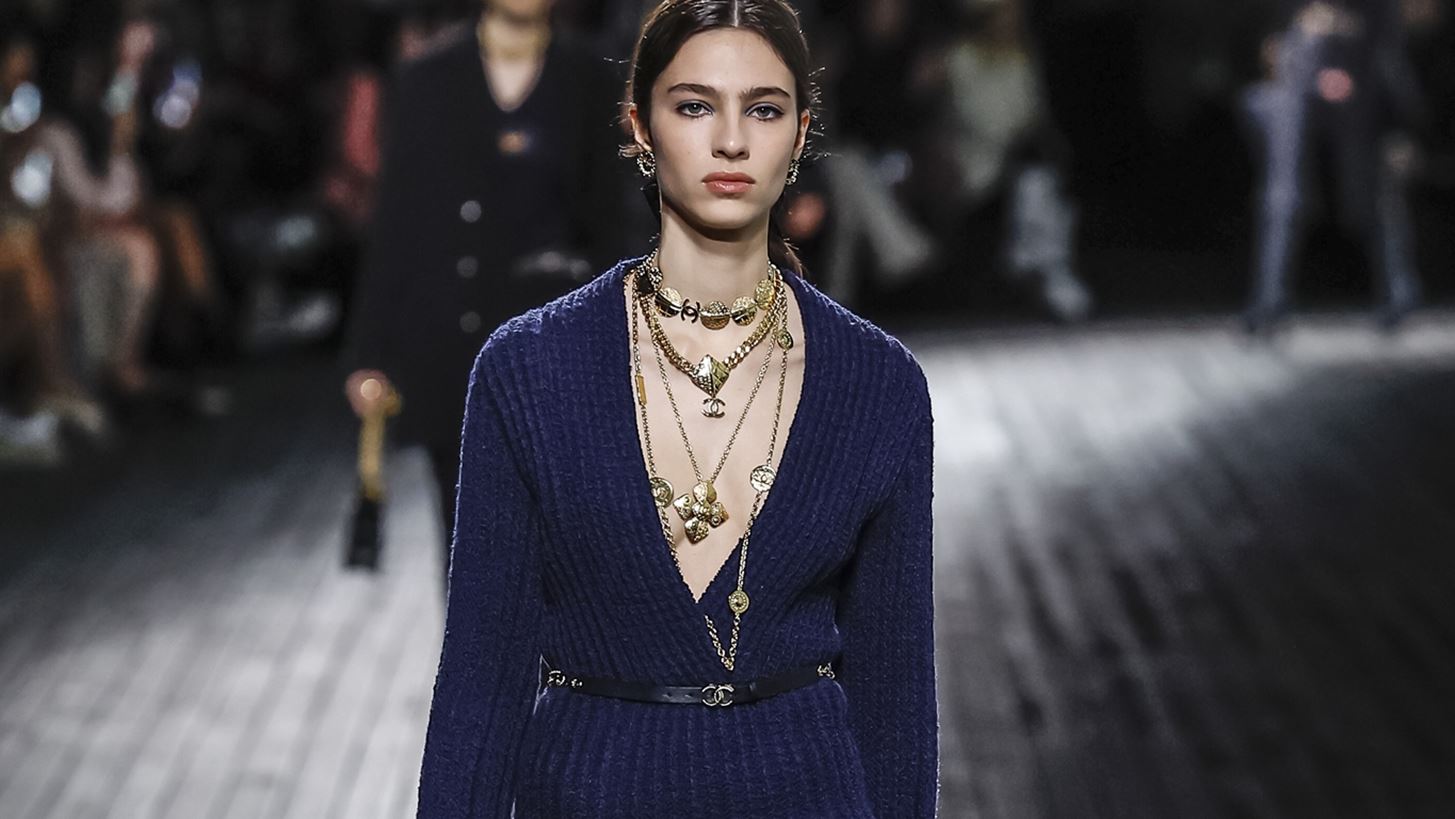 Navy Blue | &#x395;&#x3AF;&#x3BD;&#x3B1;&#x3B9; &#x3C4;&#x3BF; &#x3BD;&#x3AD;&#x3BF; &#x3BC;&#x3B1;&#x3CD;&#x3C1;&#x3BF;;