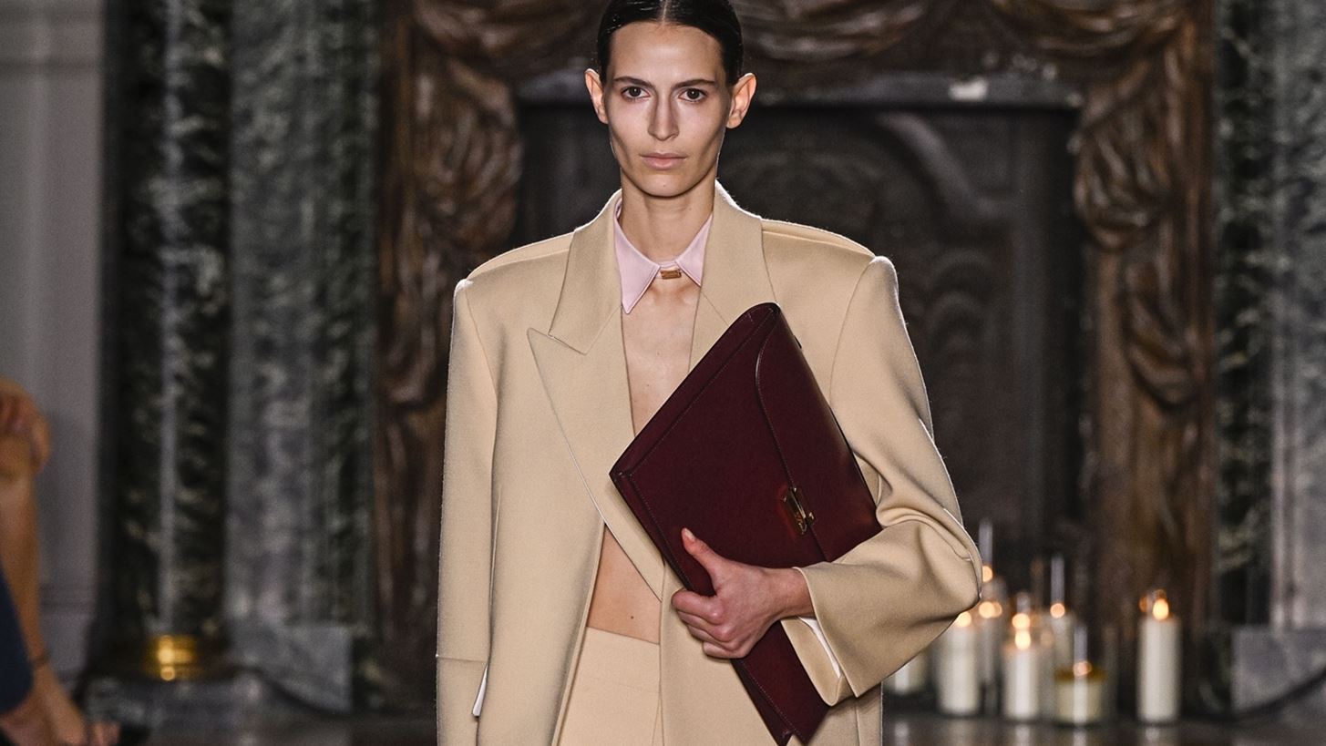 Soft Power Dressing | &#x397; &#x3BD;&#x3AD;&#x3B1; &#x3C4;&#x3AC;&#x3C3;&#x3B7; &#x3C0;&#x3BF;&#x3C5; &#x3B1;&#x3C5;&#x3BE;&#x3AC;&#x3BD;&#x3B5;&#x3B9; &#x3C4;&#x3B7;&#x3BD; &#x3B1;&#x3C5;&#x3C4;&#x3BF;&#x3C0;&#x3B5;&#x3C0;&#x3BF;&#x3AF;&#x3B8;&#x3B7;&#x3C3;&#x3B7;