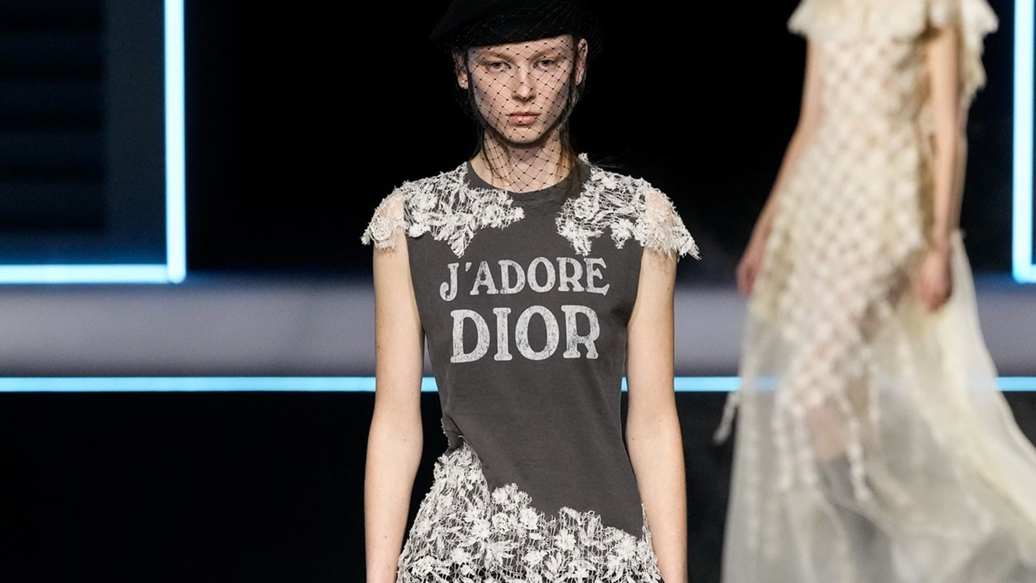 The icons are back |  6 &#x3B5;&#x3BC;&#x3B2;&#x3BB;&#x3B7;&#x3BC;&#x3B1;&#x3C4;&#x3B9;&#x3BA;&#x3AC; fashion items &#x3B1;&#x3C0;&#x3CC; &#x3C4;&#x3B1; 00&#x2019;s &#x3BA;&#x3AC;&#x3BD;&#x3BF;&#x3C5;&#x3BD; &#x3B7;&#x3C7;&#x3B7;&#x3C1;&#x3AE; &#x3B5;&#x3C0;&#x3B9;&#x3C3;&#x3C4;&#x3C1;&#x3BF;&#x3C6;&#x3AE;