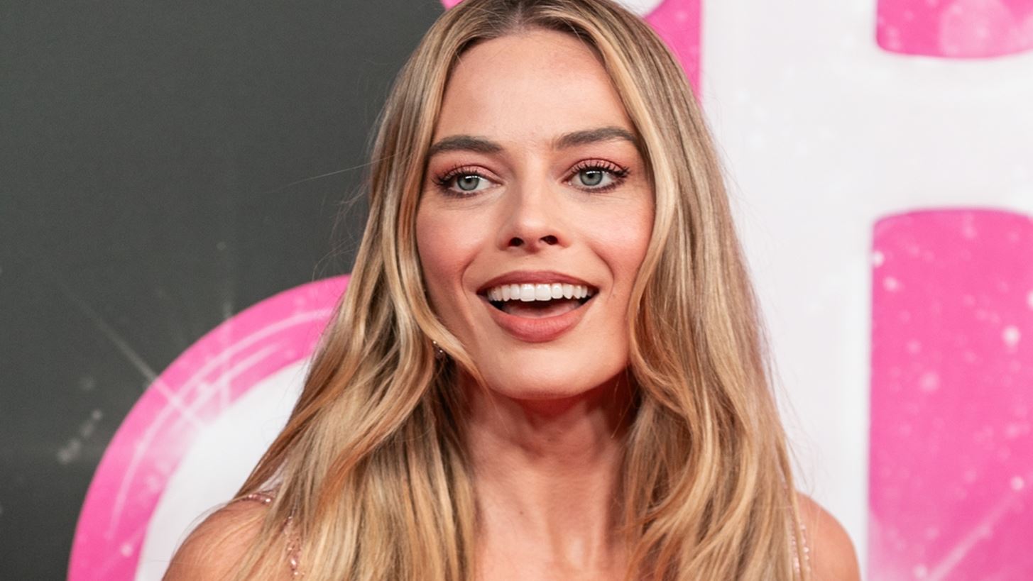 Barbie | &#x395;&#x3C4;&#x3BF;&#x3B9;&#x3BC;&#x3AC;&#x3B6;&#x3B5;&#x3C4;&#x3B1;&#x3B9; &#x3C3;&#x3AF;&#x3BA;&#x3BF;&#x3C5;&#x3B5;&#x3BB; &#x3C4;&#x3B7;&#x3C2; &#x3B5;&#x3C0;&#x3B9;&#x3C4;&#x3C5;&#x3C7;&#x3B7;&#x3BC;&#x3AD;&#x3BD;&#x3B7;&#x3C2; &#x3C4;&#x3B1;&#x3B9;&#x3BD;&#x3AF;&#x3B1;&#x3C2;;