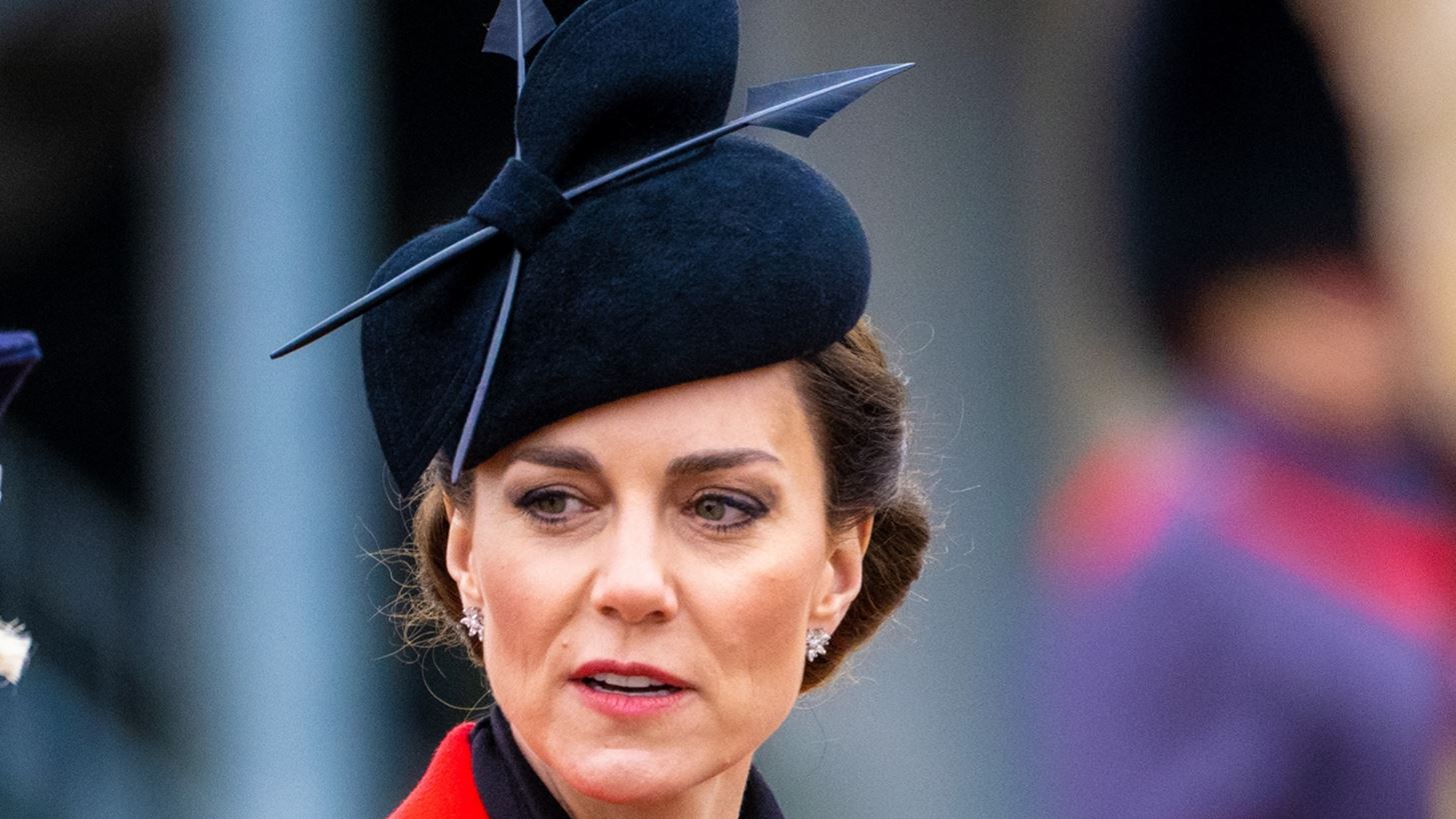 Kate Middleton | &#x3A4;&#x3BF; &#x3C3;&#x3BF;&#x3B2;&#x3B1;&#x3C1;&#x3CC; &#x3BC;&#x3AE;&#x3BD;&#x3C5;&#x3BC;&#x3B1; &#x3BB;&#x3AF;&#x3B3;&#x3BF; &#x3C0;&#x3C1;&#x3B9;&#x3BD; &#x3B1;&#x3C0;&#x3CC; &#x3C4;&#x3B7; &#x3BD;&#x3AD;&#x3B1; &#x3C4;&#x3B7;&#x3C2; &#x3B4;&#x3B7;&#x3BC;&#x3CC;&#x3C3;&#x3B9;&#x3B1; &#x3B5;&#x3BC;&#x3C6;&#x3AC;&#x3BD;&#x3B9;&#x3C3;&#x3B7;