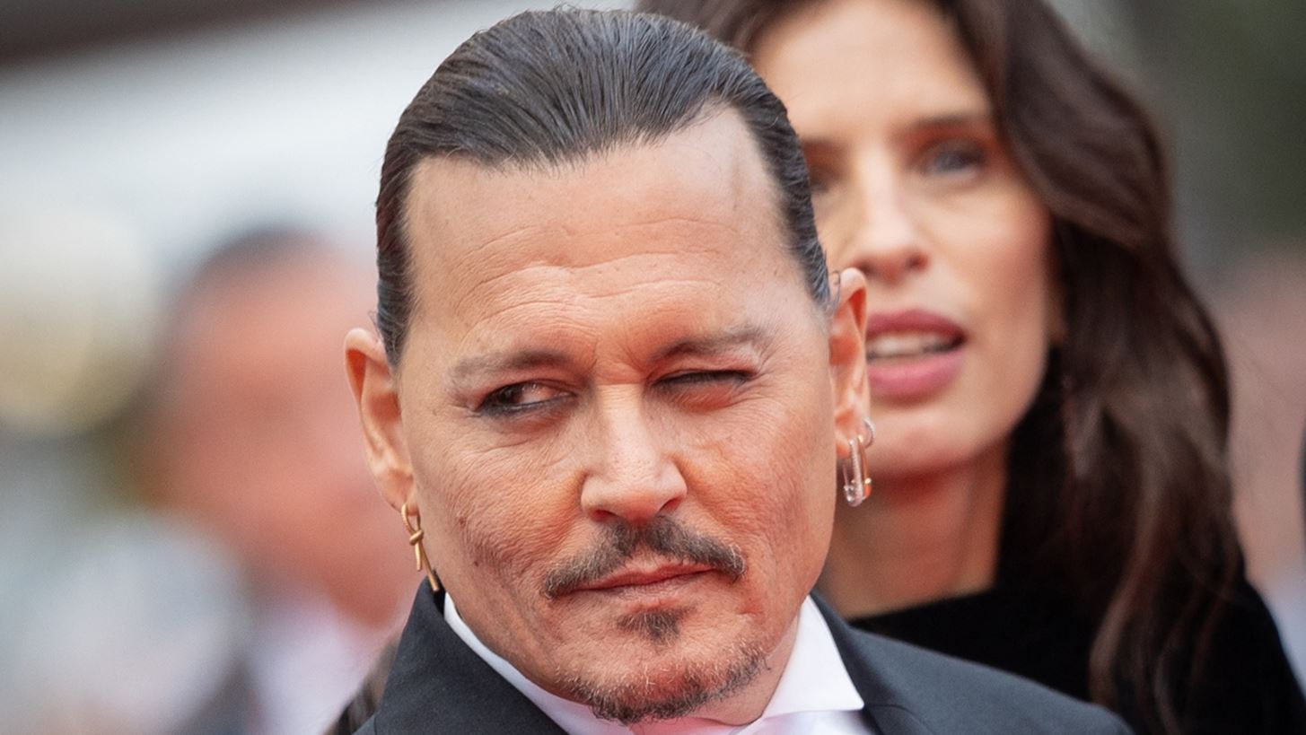 Johnny Depp | &#x3A4;&#x3BF; &#x3B5;&#x3C0;&#x3C4;&#x3AC;&#x3BB;&#x3B5;&#x3C0;&#x3C4;&#x3BF; &#x3C7;&#x3B5;&#x3B9;&#x3C1;&#x3BF;&#x3BA;&#x3C1;&#x3CC;&#x3C4;&#x3B7;&#x3BC;&#x3B1; &#x3BA;&#x3B1;&#x3B9; &#x3C4;&#x3B1; &#x3B4;&#x3AC;&#x3BA;&#x3C1;&#x3C5;&#x3B1; &#x3C3;&#x3C4;&#x3BF; &#x3A6;&#x3B5;&#x3C3;&#x3C4;&#x3B9;&#x3B2;&#x3AC;&#x3BB; &#x39A;&#x3B1;&#x3BD;&#x3BD;&#x3CE;&#x3BD;