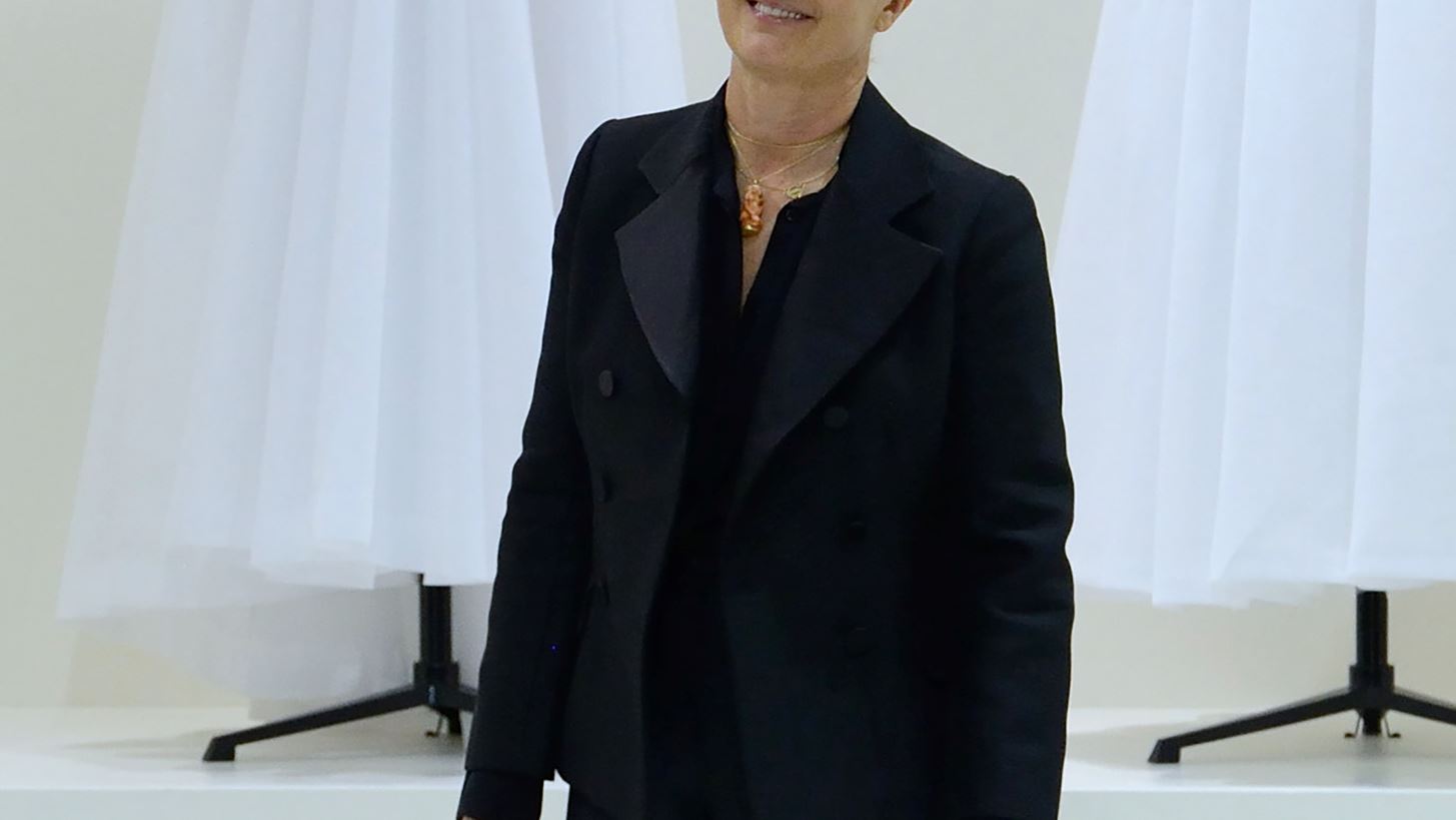 H Maria Grazia Chiuri &#x3BC;&#x3AC;&#x3C2; &#x3BE;&#x3B5;&#x3BD;&#x3B1;&#x3B3;&#x3B5;&#x3AF; &#x3C3;&#x3C4;&#x3B7;&#x3BD; &#x3AD;&#x3BA;&#x3B8;&#x3B5;&#x3C3;&#x3B7; &quot;Christian Dior: Designer of Dreams&quot;