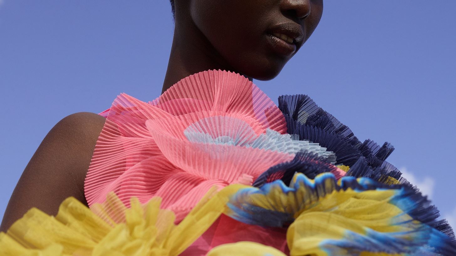 Dries Van Noten | &#x3A0;&#x3CE;&#x3C2; &#x3C3;&#x3C7;&#x3BF;&#x3BB;&#x3B9;&#x3AC;&#x3B6;&#x3B5;&#x3B9; &#x3BF; &#x3AF;&#x3B4;&#x3B9;&#x3BF;&#x3C2; &#x3C4;&#x3B7; &#x3C3;&#x3C5;&#x3BB;&#x3BB;&#x3BF;&#x3B3;&#x3AE; &#x3C4;&#x3BF;&#x3C5; &#x3B3;&#x3B9;&#x3B1; &#x3C4;&#x3B7; &#x3C3;&#x3B5;&#x3B6;&#x3CC;&#x3BD; S/S 2021