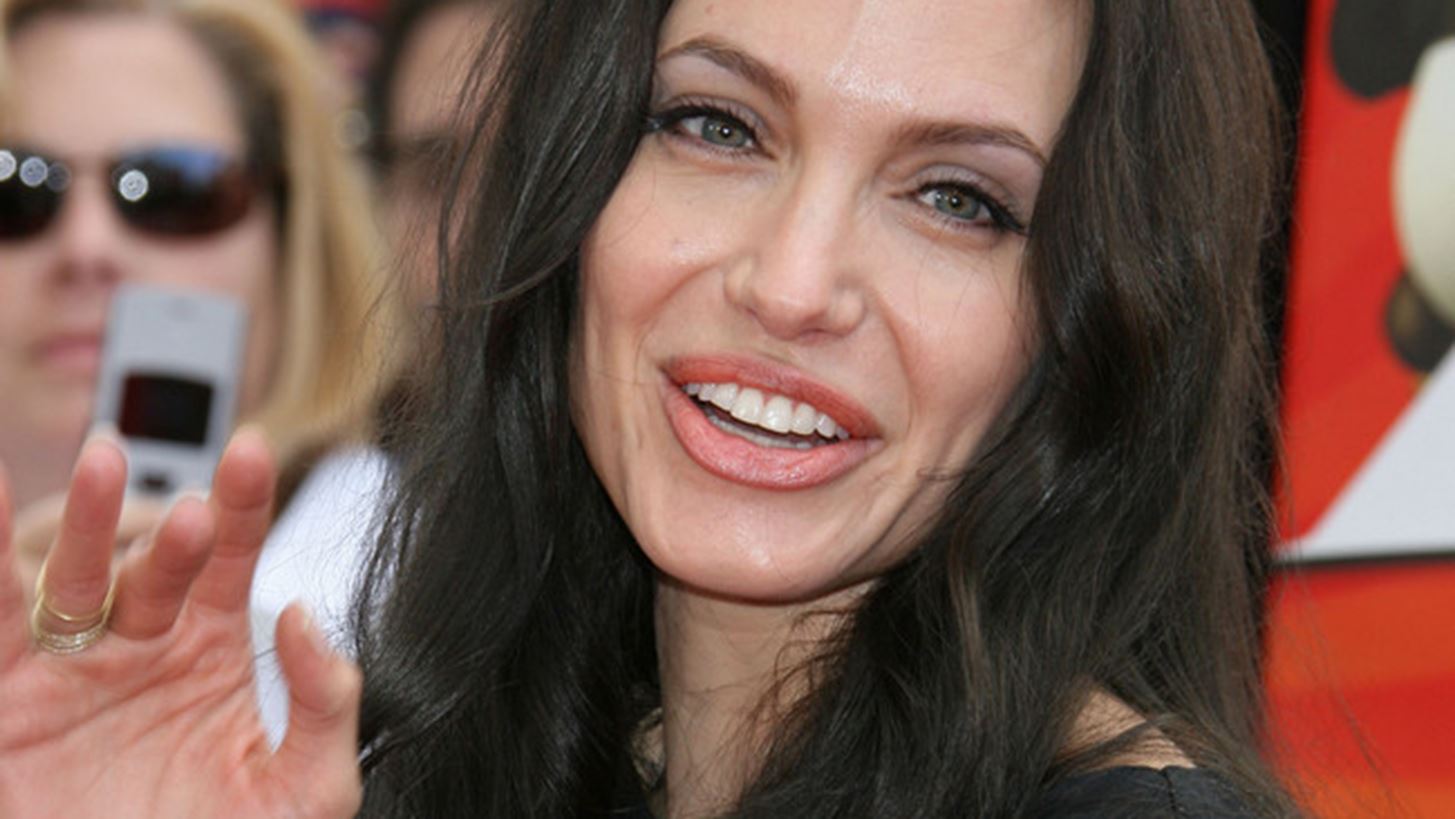&#x3A7;&#x3C1;&#x3CC;&#x3BD;&#x3B9;&#x3B1; &#x3C0;&#x3BF;&#x3BB;&#x3BB;&#x3AC;, Angelina Jolie! H &#x3B6;&#x3C9;&#x3AE; &#x3BA;&#x3B1;&#x3B9; &#x3B7; &#x3C0;&#x3C1;&#x3BF;&#x3C3;&#x3C9;&#x3C0;&#x3B9;&#x3BA;&#x3CC;&#x3C4;&#x3B7;&#x3C4;&#x3AC; &#x3C4;&#x3B7;&#x3C2; &#x3BC;&#x3AD;&#x3C3;&#x3B1; &#x3C4;&#x3B1; &#x3B4;&#x3B9;&#x3BA;&#x3AC; &#x3C4;&#x3B7;&#x3C2; &#x3BB;&#x3CC;&#x3B3;&#x3B9;&#x3B1;
