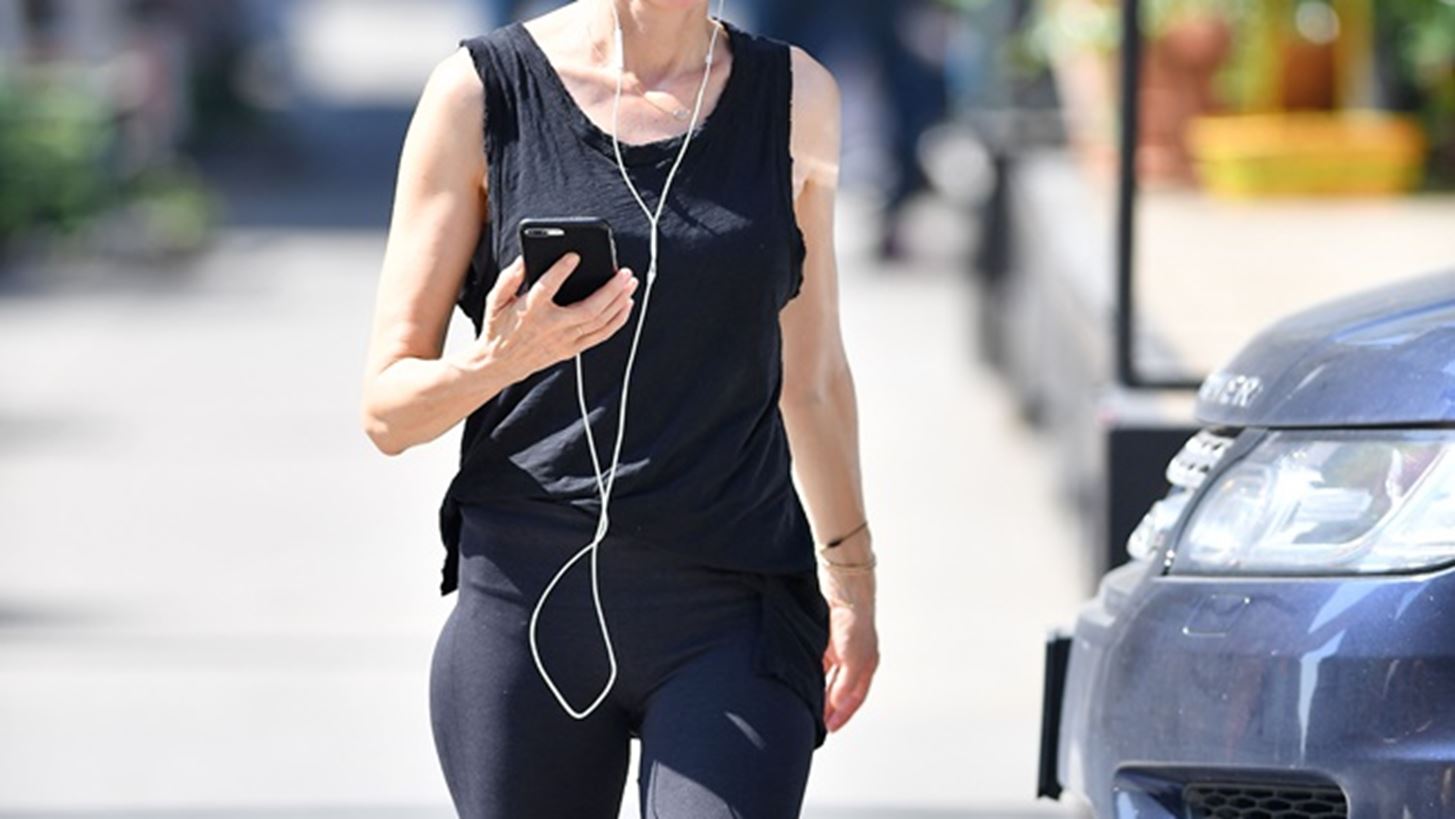 Naomi Watts: &#x3A0;&#x3BF;&#x3CD; &#x3C4;&#x3B7;&#x3BD; &#x3B1;&#x3C0;&#x3B1;&#x3B8;&#x3B1;&#x3BD;&#x3AC;&#x3C4;&#x3B9;&#x3C3;&#x3B5; &#x3BF; &#x3C6;&#x3C9;&#x3C4;&#x3BF;&#x3B3;&#x3C1;&#x3B1;&#x3C6;&#x3B9;&#x3BA;&#x3CC;&#x3C2; &#x3C6;&#x3B1;&#x3BA;&#x3CC;&#x3C2;;