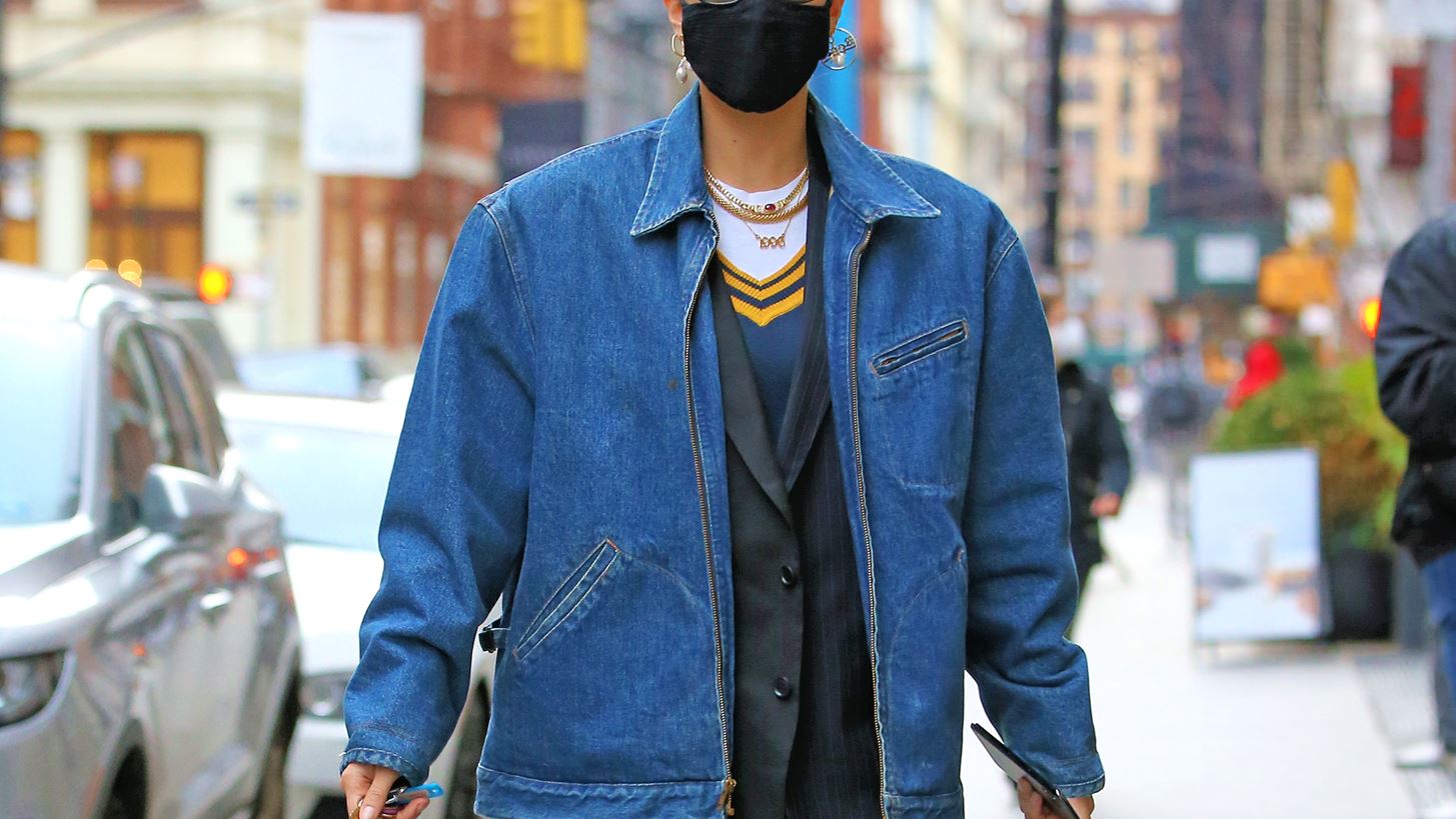 H Bella Hadid &#x3C0;&#x3AD;&#x3C4;&#x3C5;&#x3C7;&#x3B5; &#x3C4;&#x3BF; &#x3C4;&#x3AD;&#x3BB;&#x3B5;&#x3B9;&#x3BF; layering