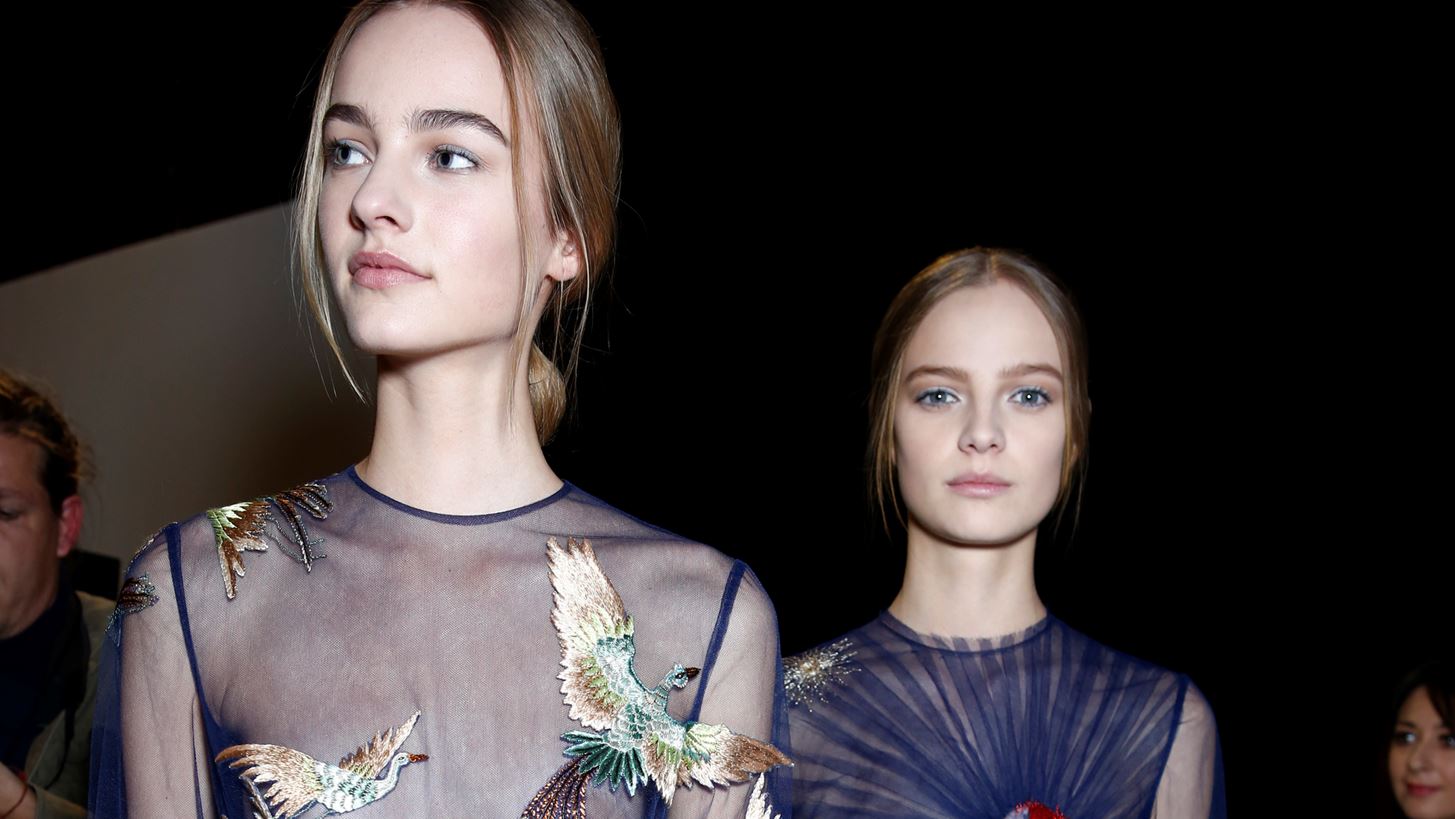 Valentino: &#x398;&#x3C5;&#x3BC;&#x3CC;&#x3BC;&#x3B1;&#x3C3;&#x3C4;&#x3B5; &#x3C4;&#x3B1; &#x3BA;&#x3B1;&#x3BB;&#x3CD;&#x3C4;&#x3B5;&#x3C1;&#x3B1; hair looks &#x3C4;&#x3C9;&#x3BD; catwalks