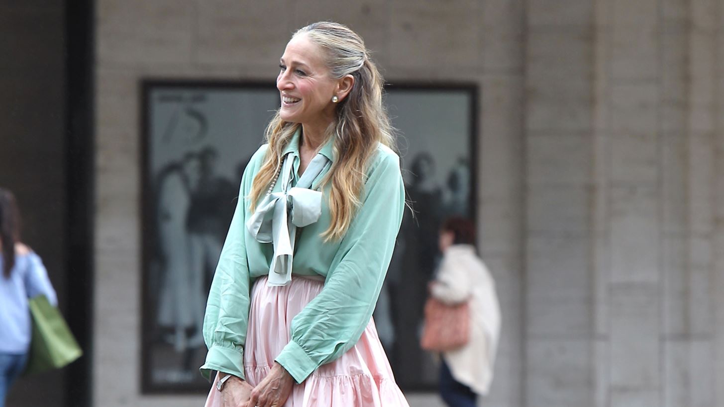 Sarah Jessica Parker | &#x395;&#x3B3;&#x3BA;&#x3B1;&#x3B9;&#x3BD;&#x3AF;&#x3B1;&#x3C3;&#x3B5; &#x3C4;&#x3BF;&#x3BD; &#x3C4;&#x3C1;&#x3AF;&#x3C4;&#x3BF; &#x3BA;&#x3CD;&#x3BA;&#x3BB;&#x3BF; &#x3C4;&#x3BF;&#x3C5; And Just Like That &#x3BC;&#x3B5; &#x3AD;&#x3BD;&#x3B1; &#x3B9;&#x3B4;&#x3B9;&#x3B1;&#x3AF;&#x3C4;&#x3B5;&#x3C1;&#x3BF; look