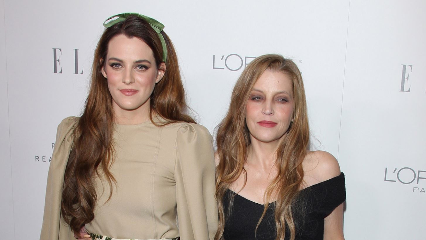 Riley Keough | &#x397; &#x3C3;&#x3C5;&#x3B3;&#x3BA;&#x3B9;&#x3BD;&#x3B7;&#x3C4;&#x3B9;&#x3BA;&#x3AE; &#x3C6;&#x3C9;&#x3C4;&#x3BF;&#x3B3;&#x3C1;&#x3B1;&#x3C6;&#x3AF;&#x3B1; &#x3B1;&#x3C0;&#x3CC; &#x3C4;&#x3B7;&#x3BD; &#x3C4;&#x3B5;&#x3BB;&#x3B5;&#x3C5;&#x3C4;&#x3B1;&#x3AF;&#x3B1; &#x3C3;&#x3C5;&#x3BD;&#x3AC;&#x3BD;&#x3C4;&#x3B7;&#x3C3;&#x3B7; &#x3BC;&#x3B5; &#x3C4;&#x3B7; &#x3BC;&#x3B7;&#x3C4;&#x3AD;&#x3C1;&#x3B1; &#x3C4;&#x3B7;&#x3C2;, Lisa Marie Presley