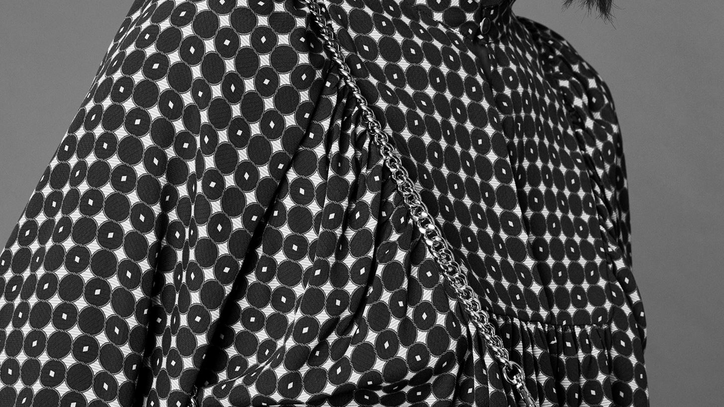 &#x397; &#x3BD;&#x3AD;&#x3B1; bag &#x3C3;&#x3C5;&#x3BB;&#x3BB;&#x3BF;&#x3B3;&#x3AE; TRUSSARDI &#x3B5;&#x3AF;&#x3BD;&#x3B1;&#x3B9; &#x3B7; &#x3C0;&#x3B5;&#x3BC;&#x3C0;&#x3C4;&#x3BF;&#x3C5;&#x3C3;&#x3AF;&#x3B1; &#x3C4;&#x3BF;&#x3C5; &#x3B9;&#x3C4;&#x3B1;&#x3BB;&#x3B9;&#x3BA;&#x3BF;&#x3CD; &#x3C3;&#x3C4;&#x3C5;&#x3BB;